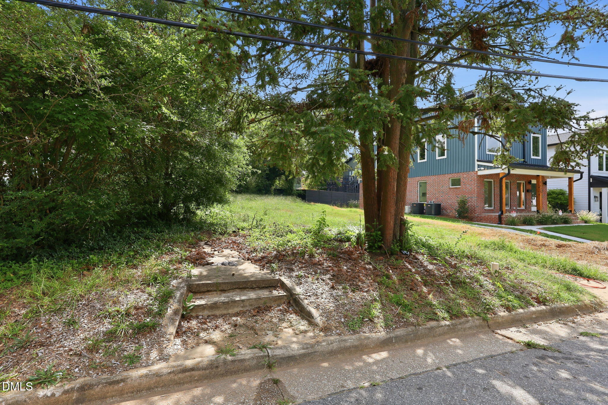 Exterior photo of 1121 S Bloodworth Street, Raleigh, NC 27601. MLS: 10192288