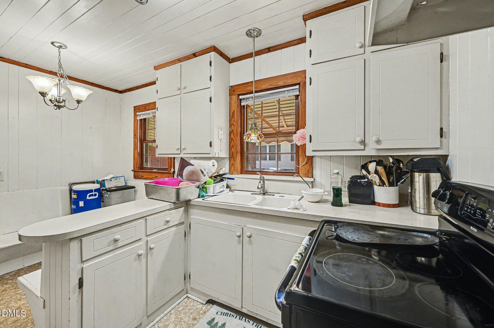6) Kitchen