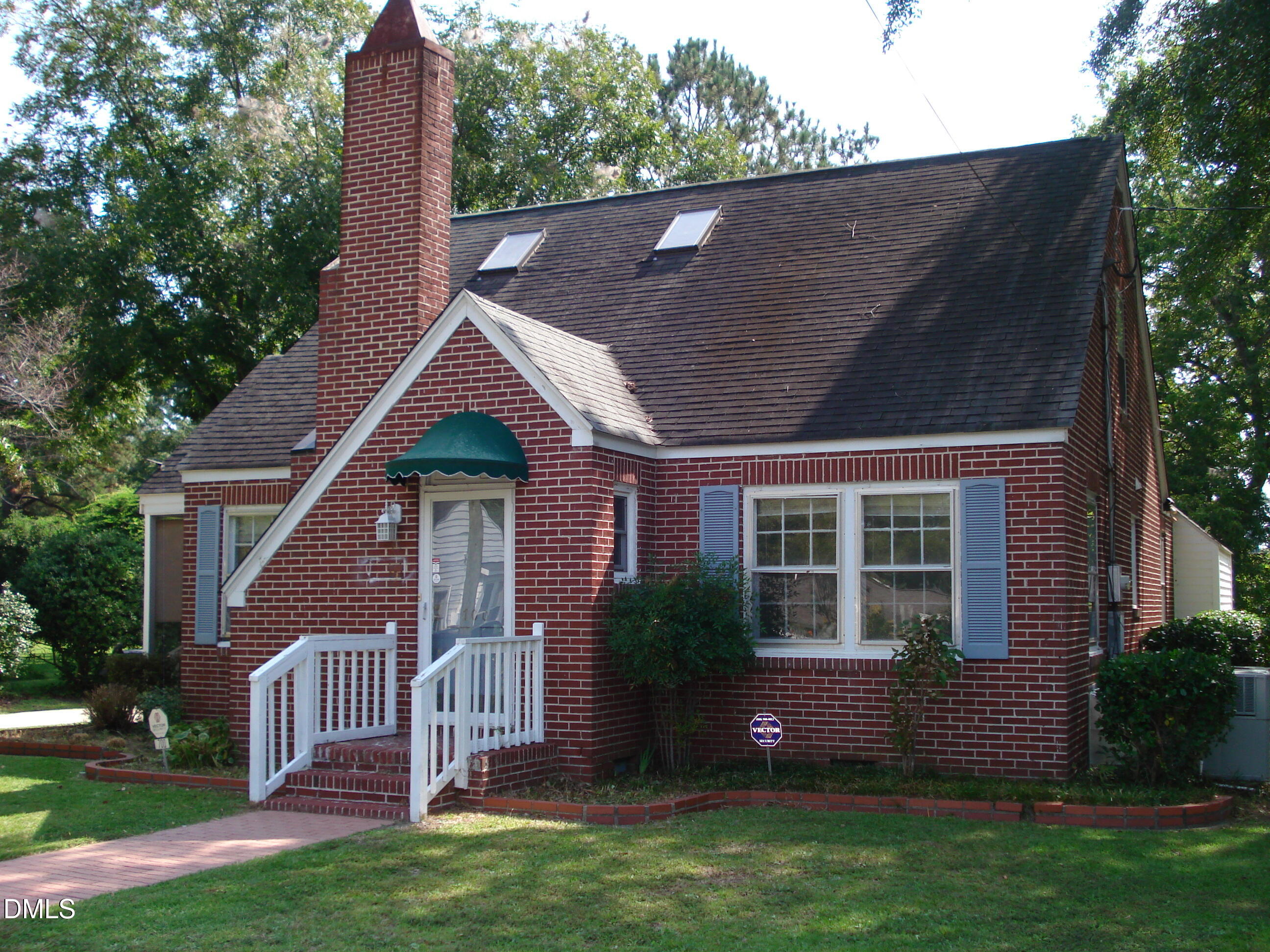 Exterior photo of 700 N Raiford Street, Selma, NC 27576. MLS: 10192433