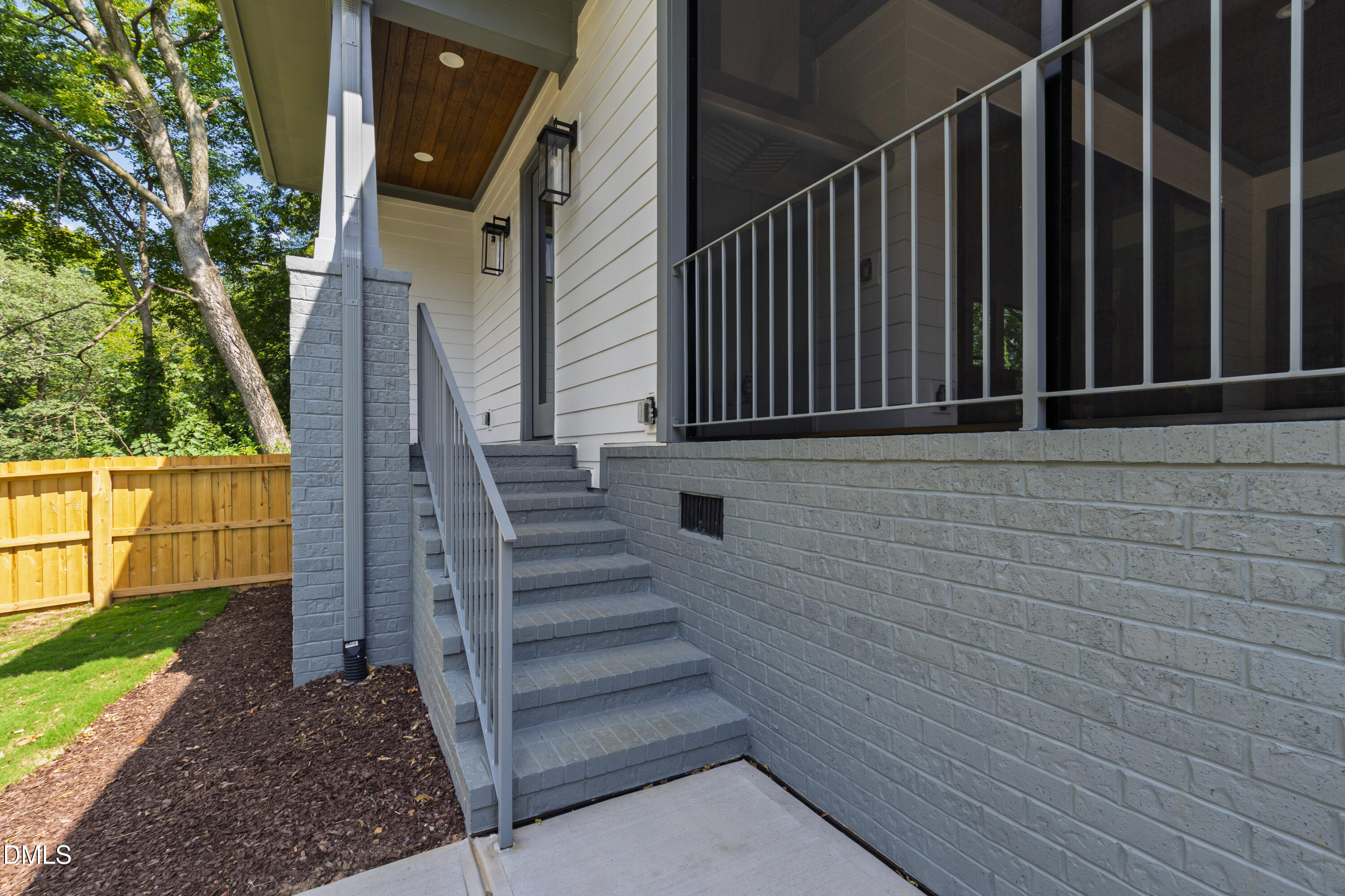 Exterior photo of 909 Oberlin Road, Raleigh, NC 27605. MLS: 10154253