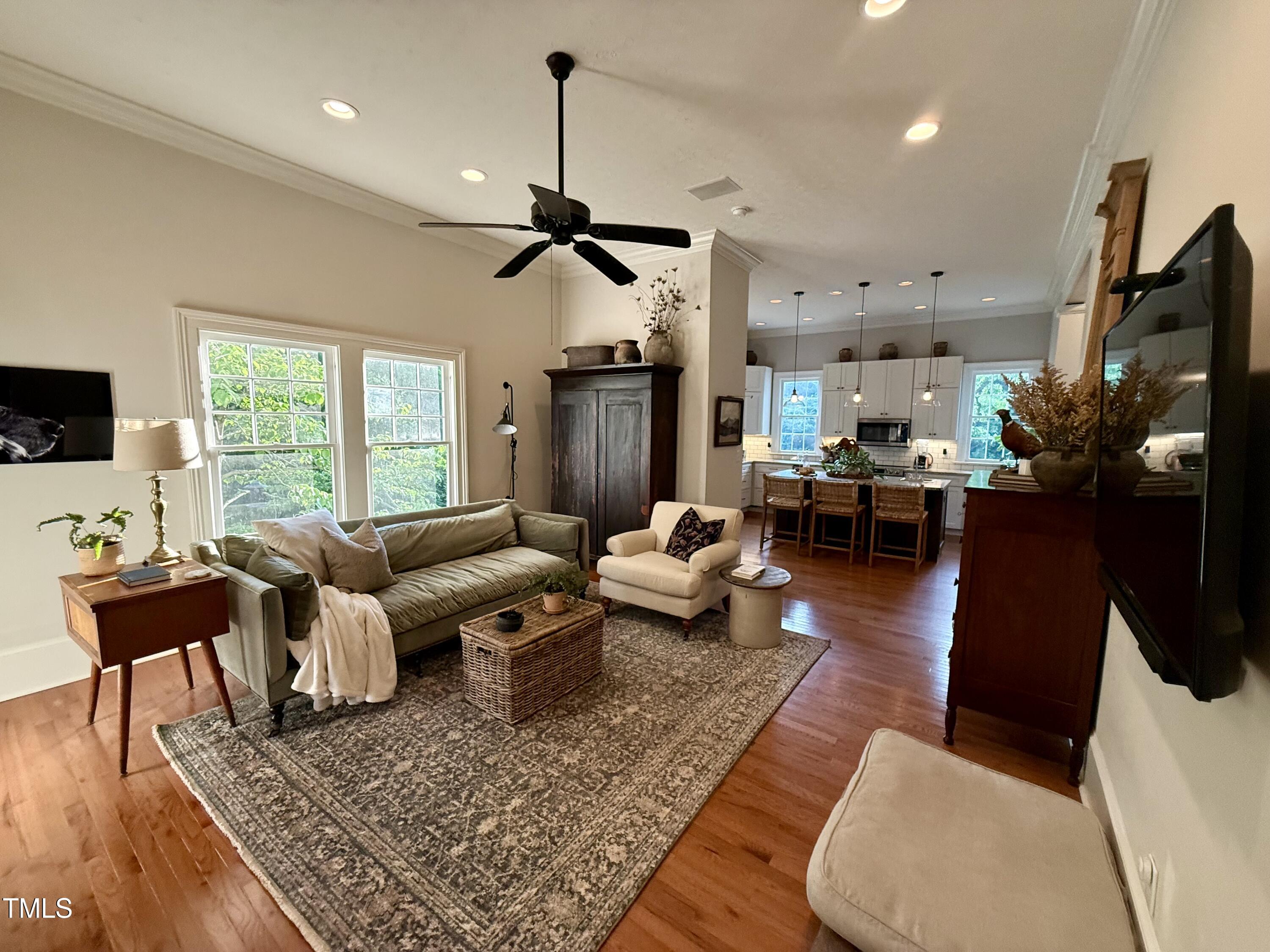 313 w noble-25
