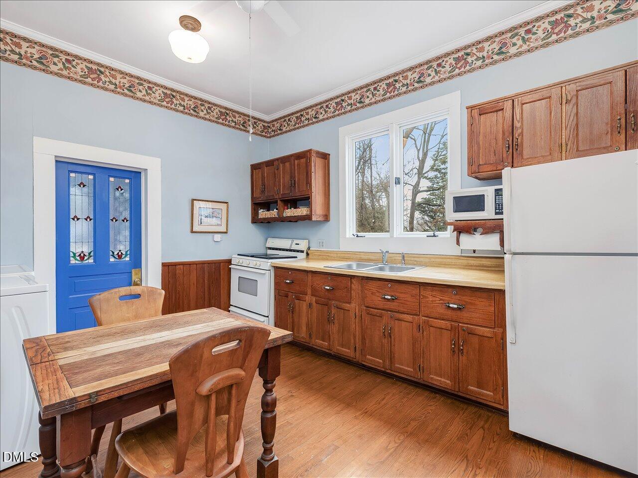 028-Kitchen