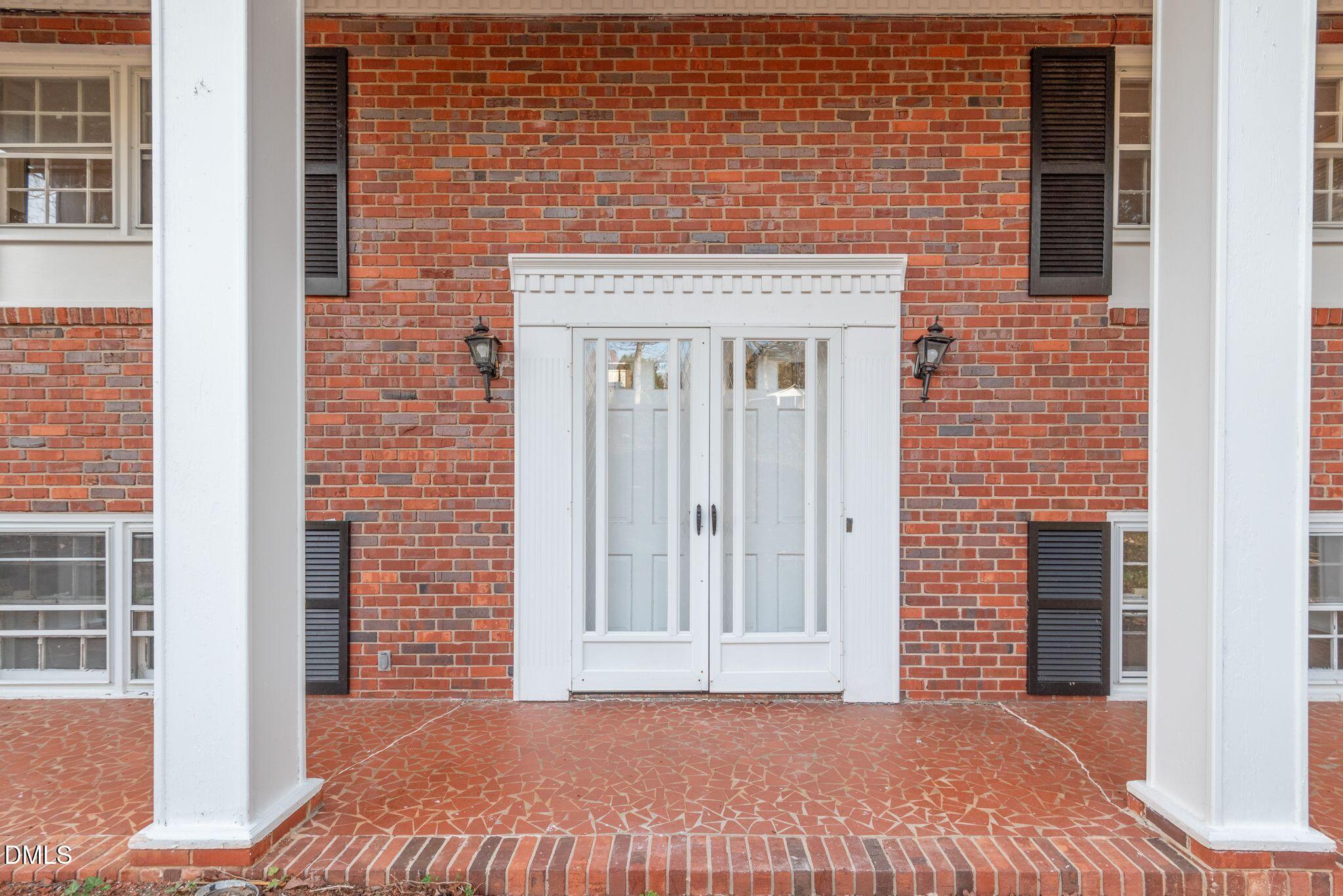 Exterior photo of 624 Brentwood Court, Winston-Salem, NC 27104. MLS: 10184438