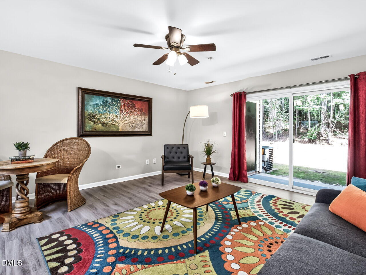 005-1280x960-living-room