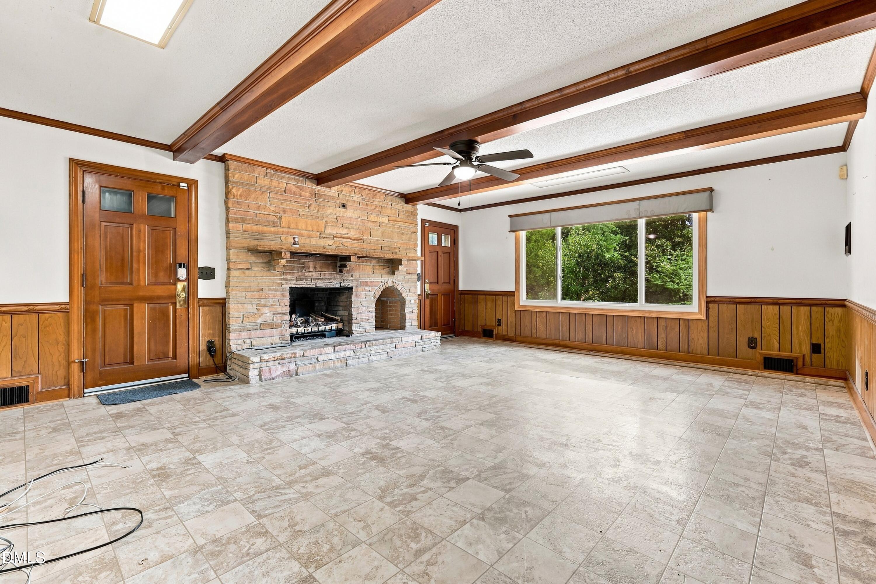 Exterior photo of 701 Sunset Avenue, Clinton, NC 28328. MLS: 10189669