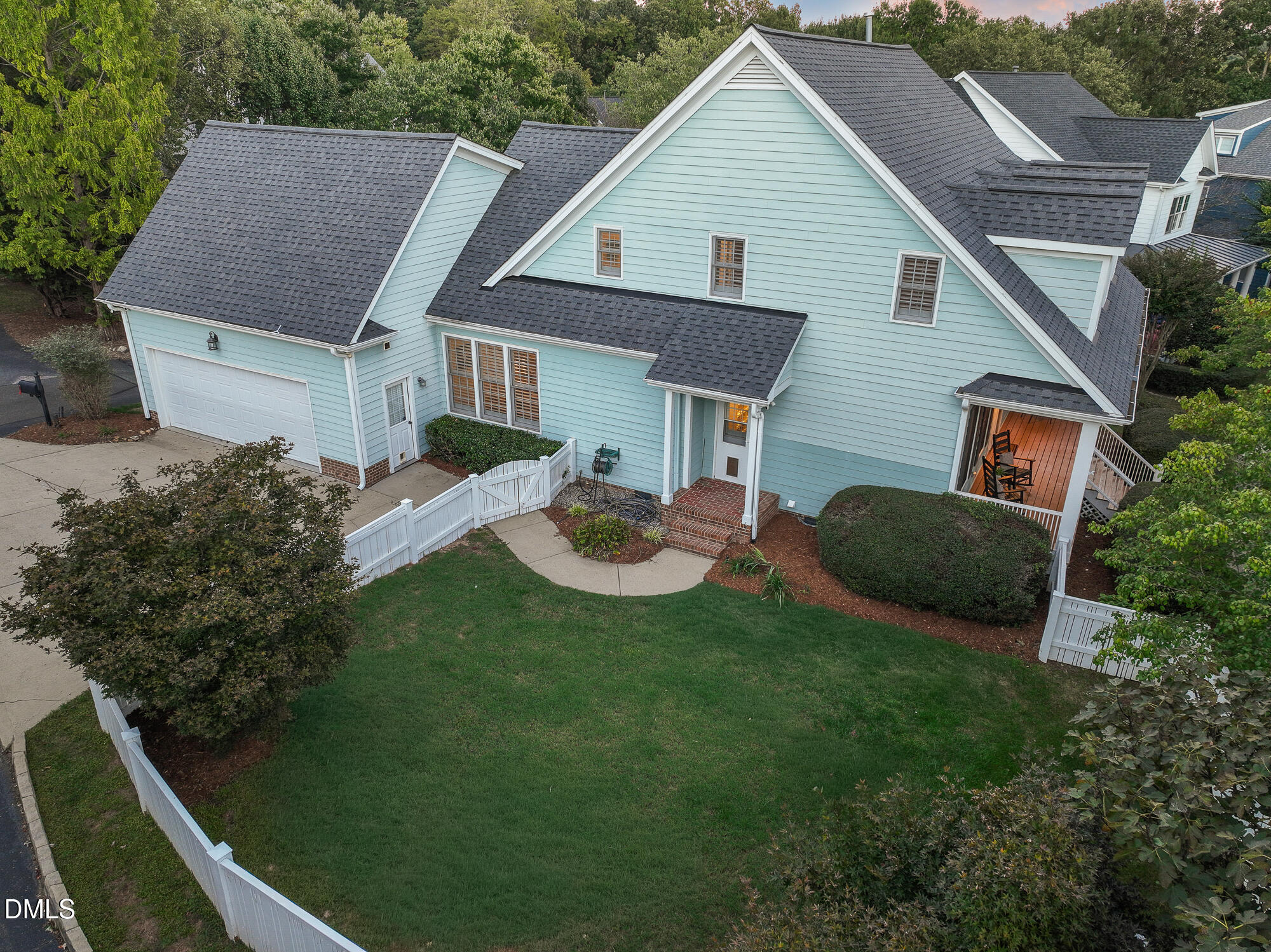 Exterior photo of 408 Parkview Crescent, Chapel Hill, NC 27516. MLS: 10198187