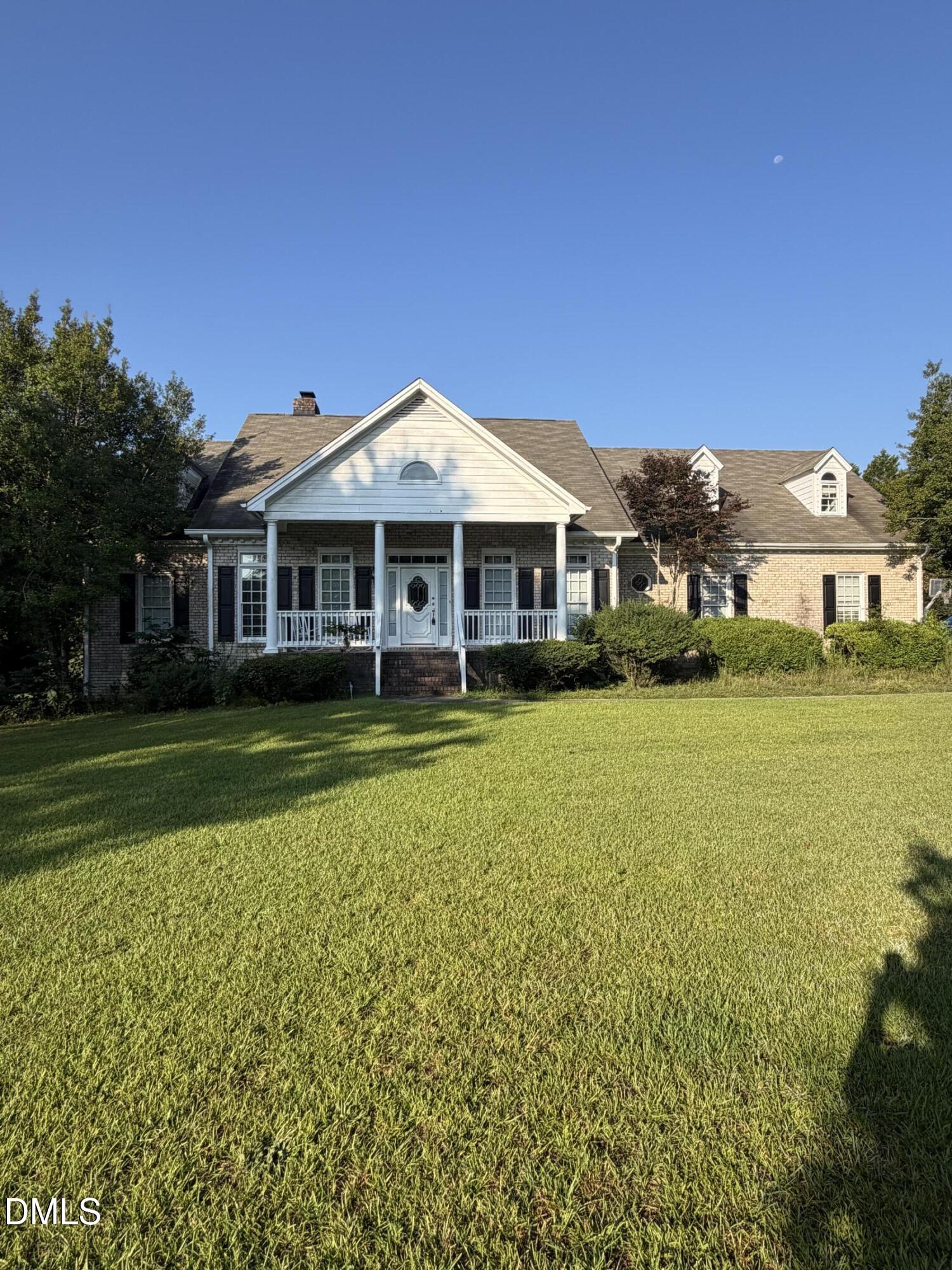 908 Windrow Lane