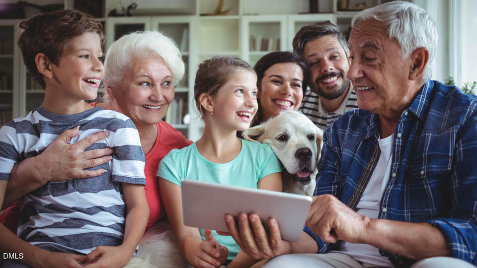 MultiGenerational-Family-on-Couch