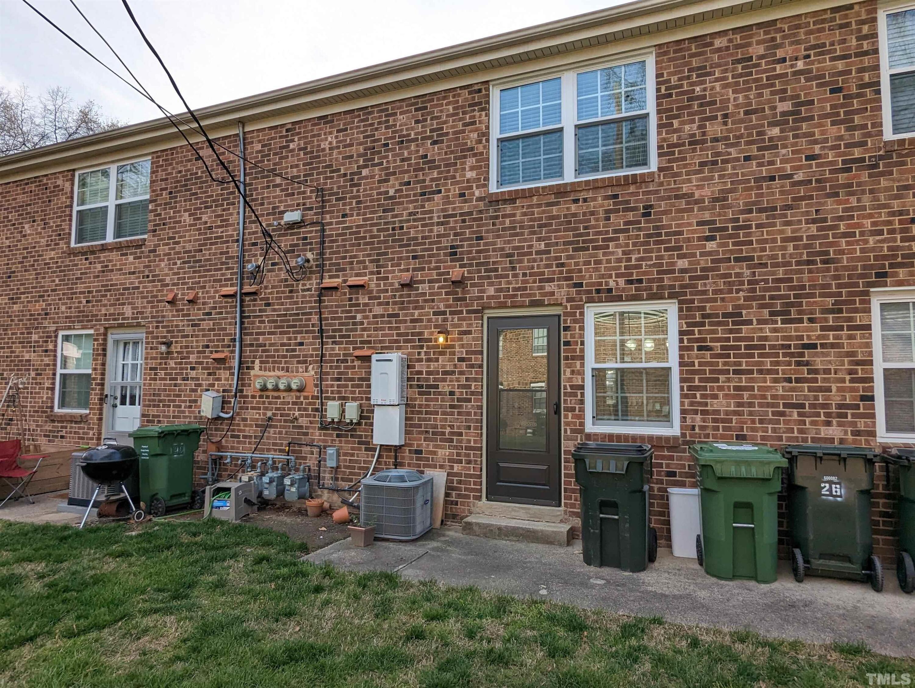 Exterior photo of 1002 Willow Drive Apt 25, Chapel Hill, NC 27514. MLS: 10172707