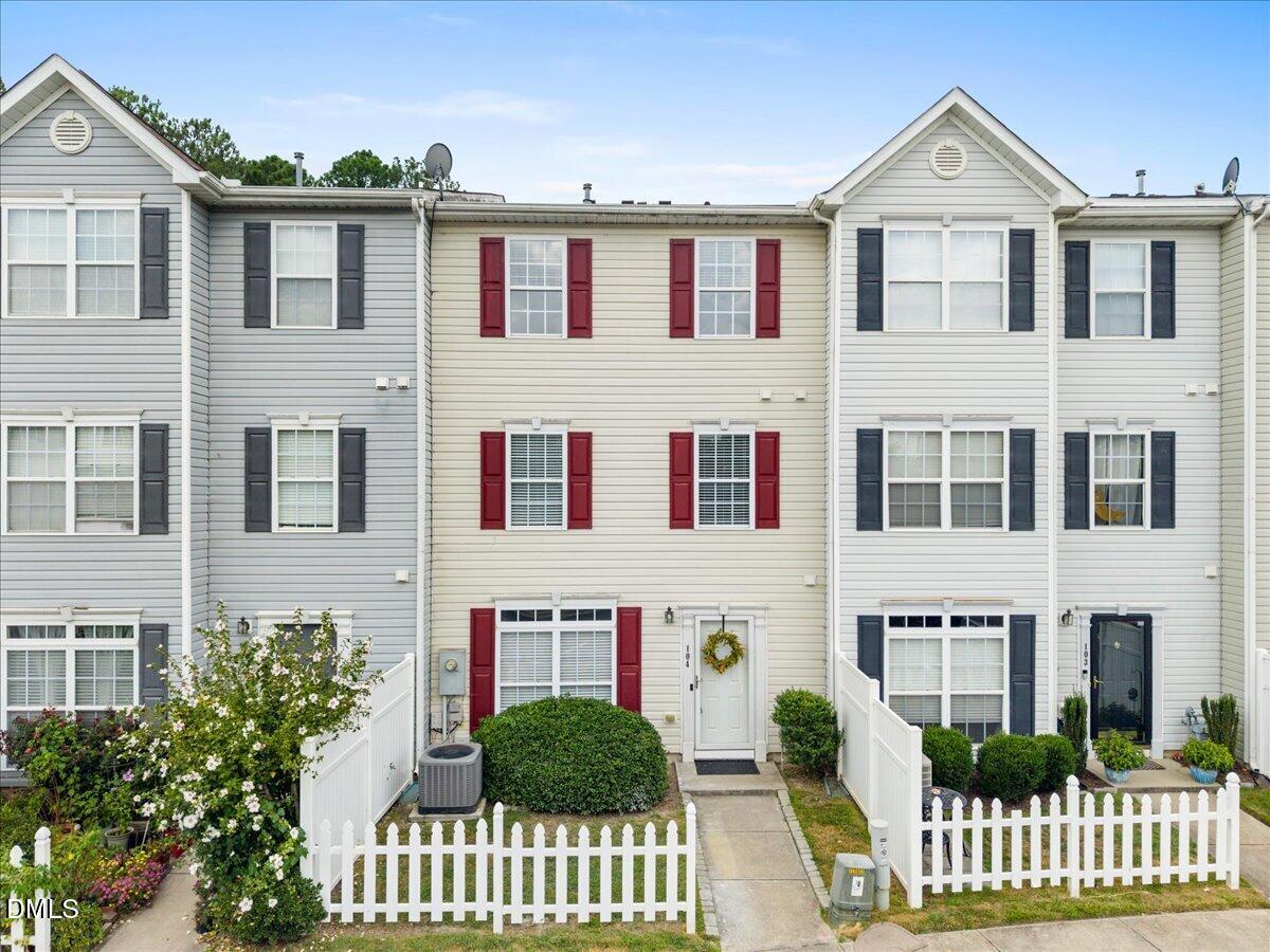 Exterior photo of 8610 Neuse Landing Lane, Raleigh, NC 27616. MLS: 10189287
