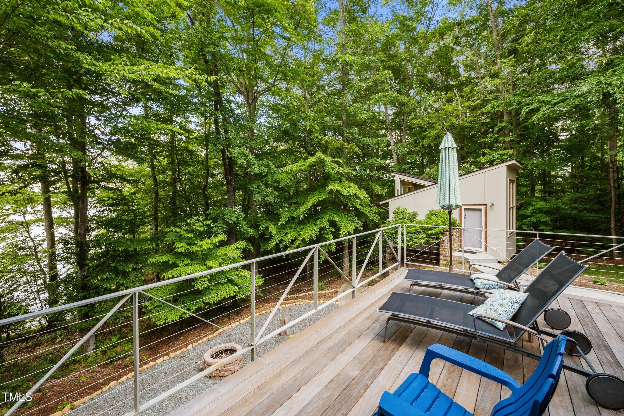 LAKESIDE DECK