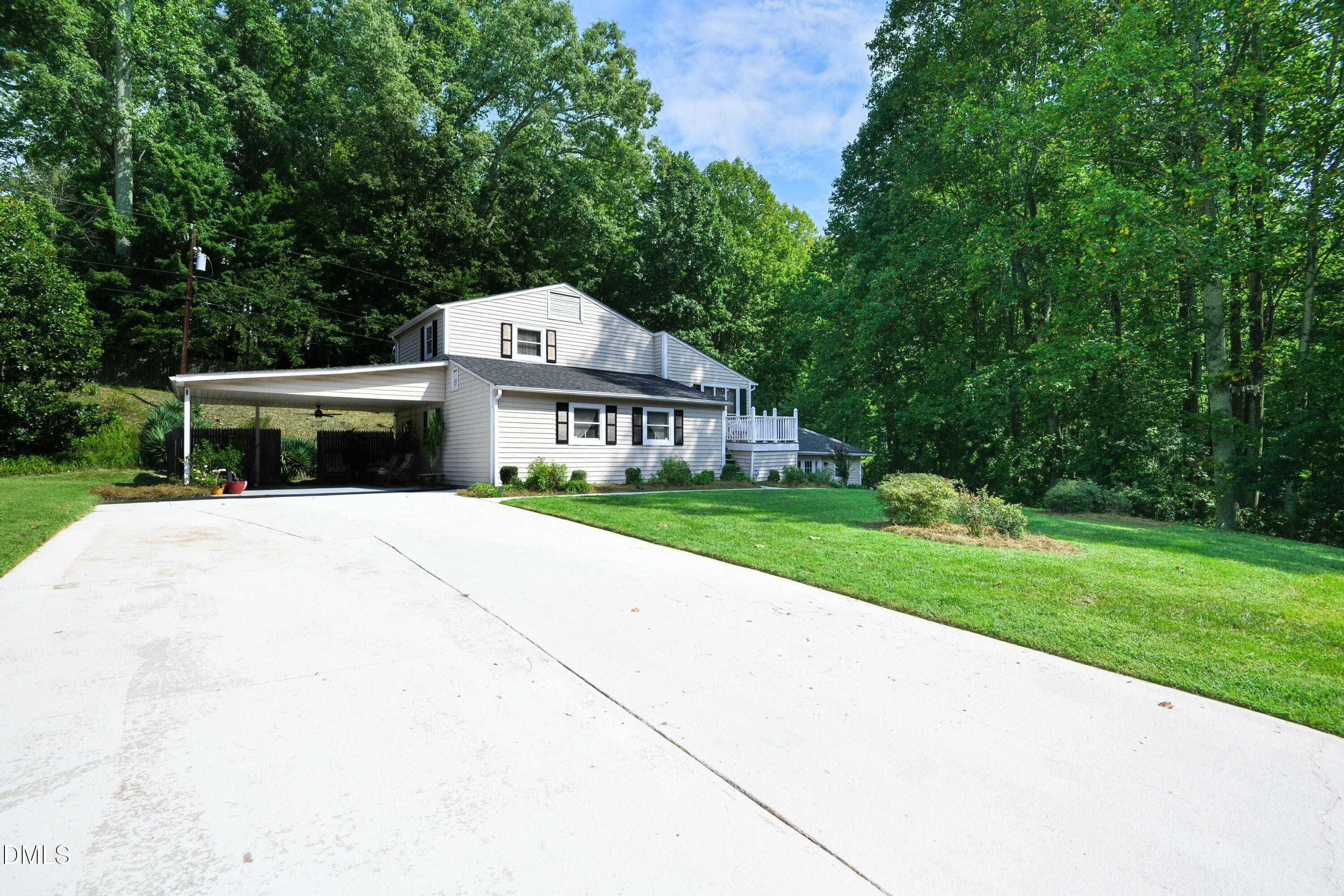 Exterior photo of 2311 Oakcliffe Drive, Kernersville, NC 27284. MLS: 10194121