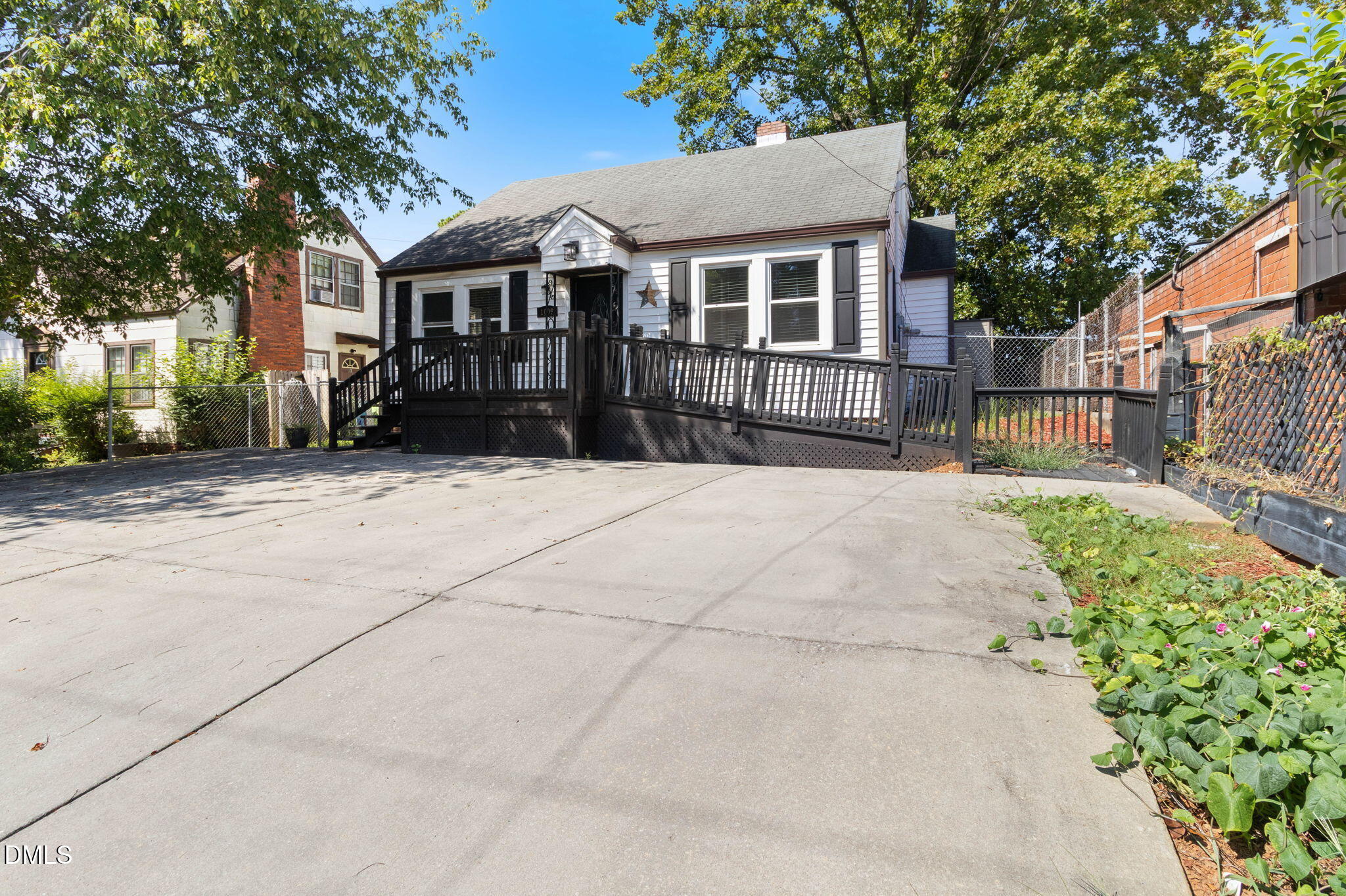 Exterior photo of 1006 Carlton Avenue, Raleigh, NC 27606. MLS: 10189998