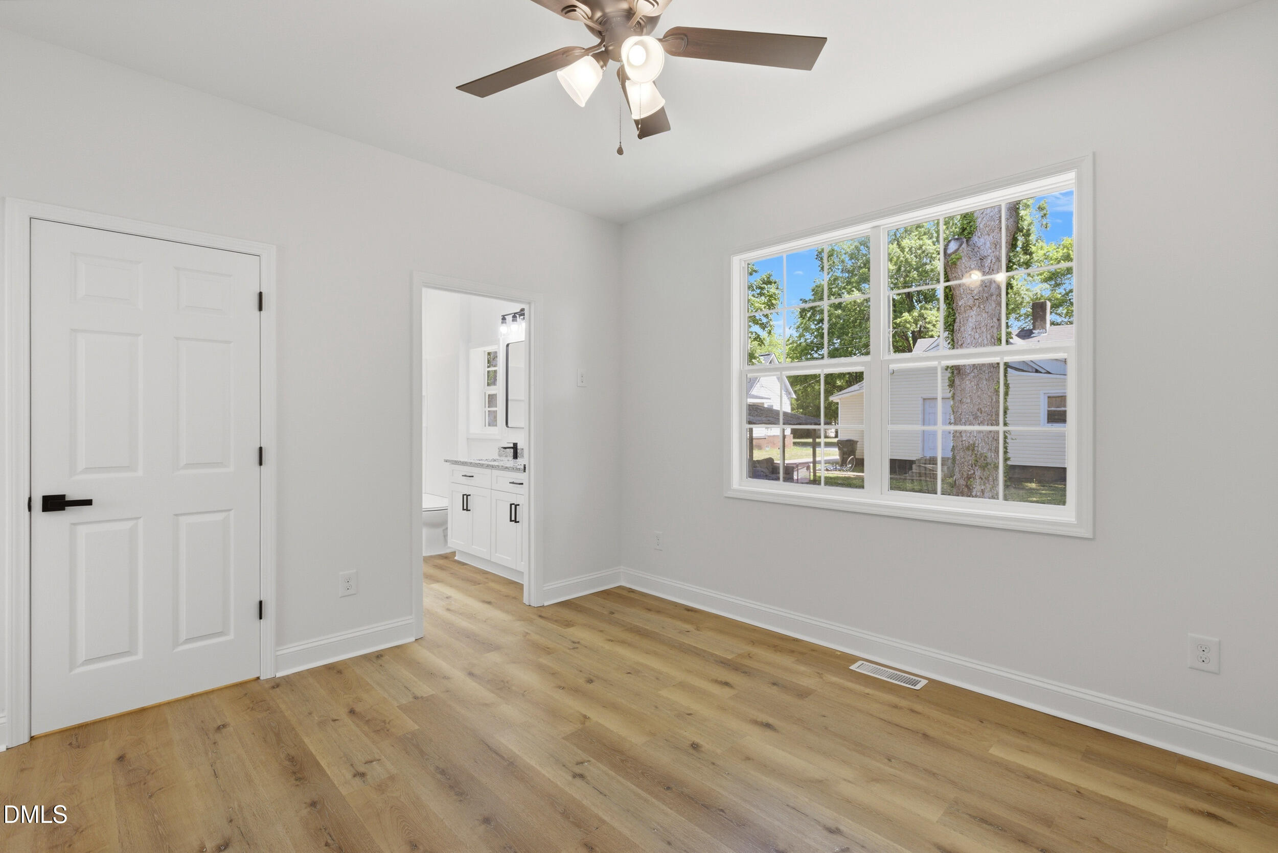 Exterior photo of 924 E Davis Street, Burlington, NC 27215. MLS: 10188196