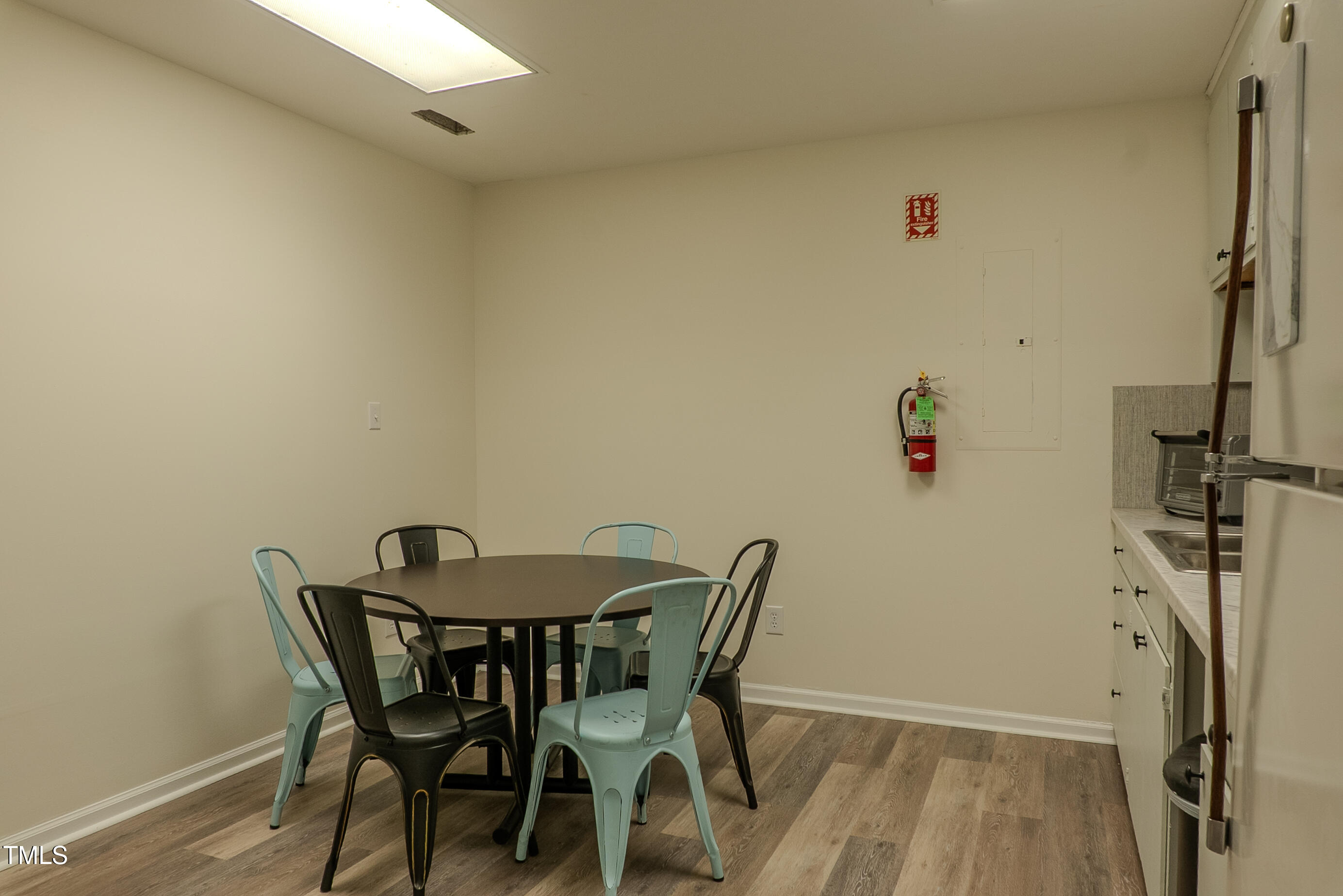 STH03215-HDR
