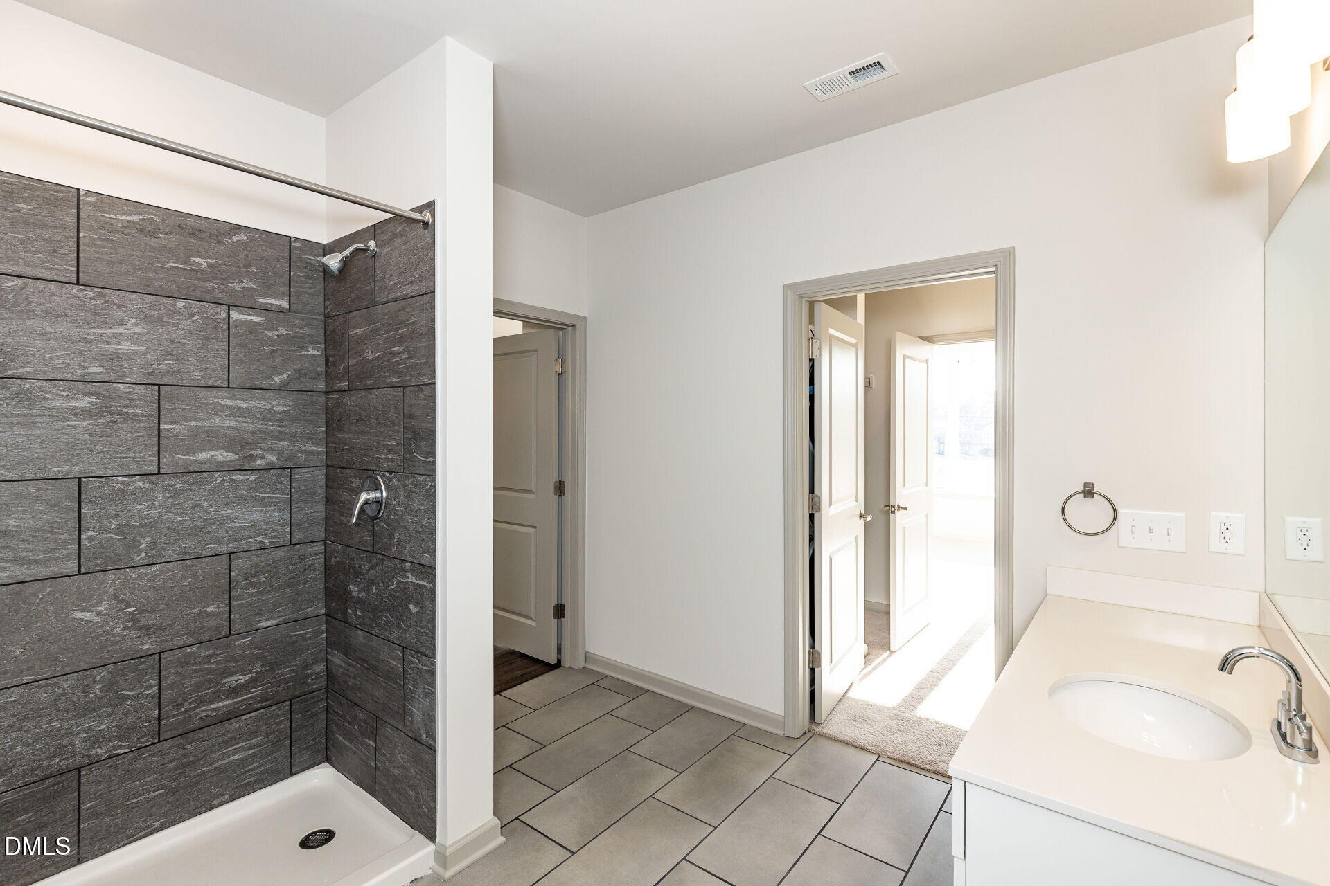 031-1920x1080-main-bathroom