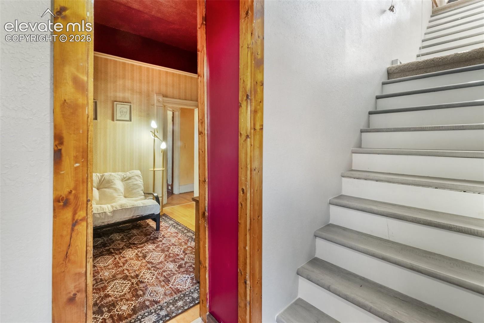 staircase to the upstairs, either from the second downstairs bedroom or from the second entrance to the east, stairs are heading up to the west.