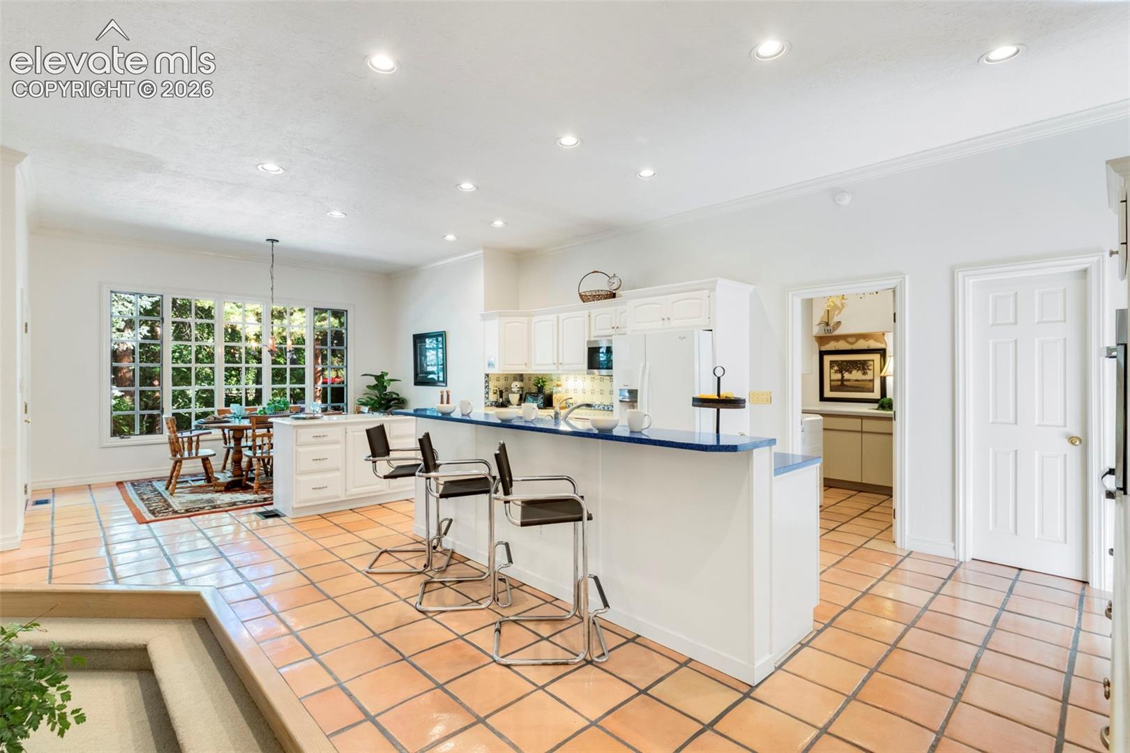 Breakfast bar, casual dining area, walkout