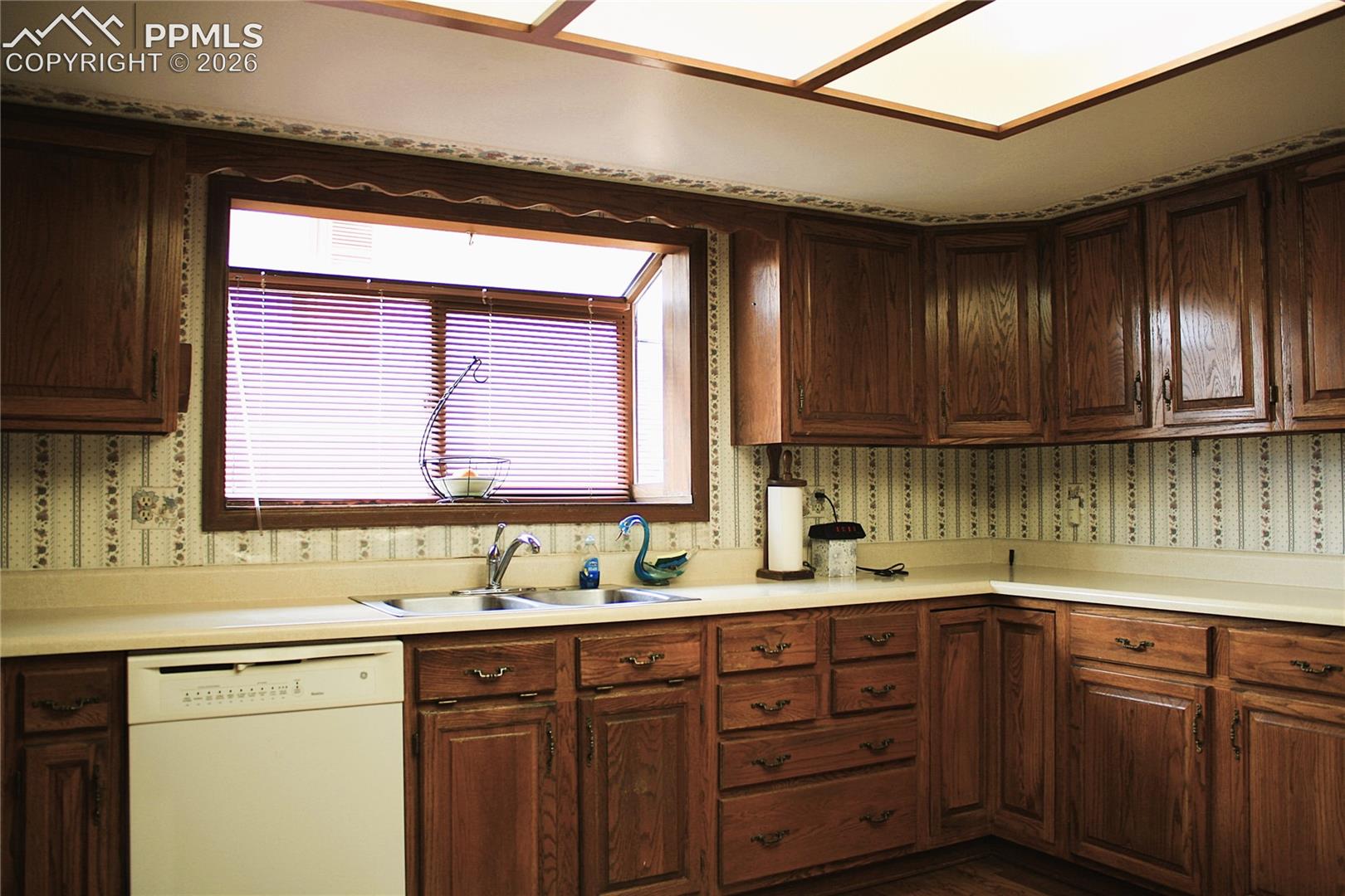 Kitchen - Bay Window with copper shelf