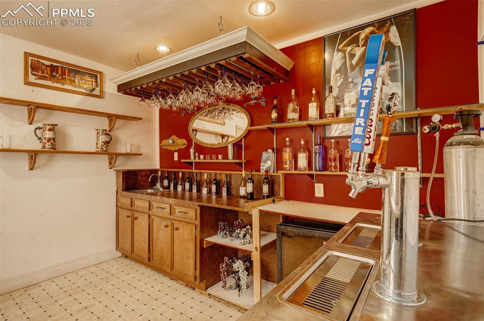 Secret Garden: Bar Hut - sink, shelving, wine fridge
