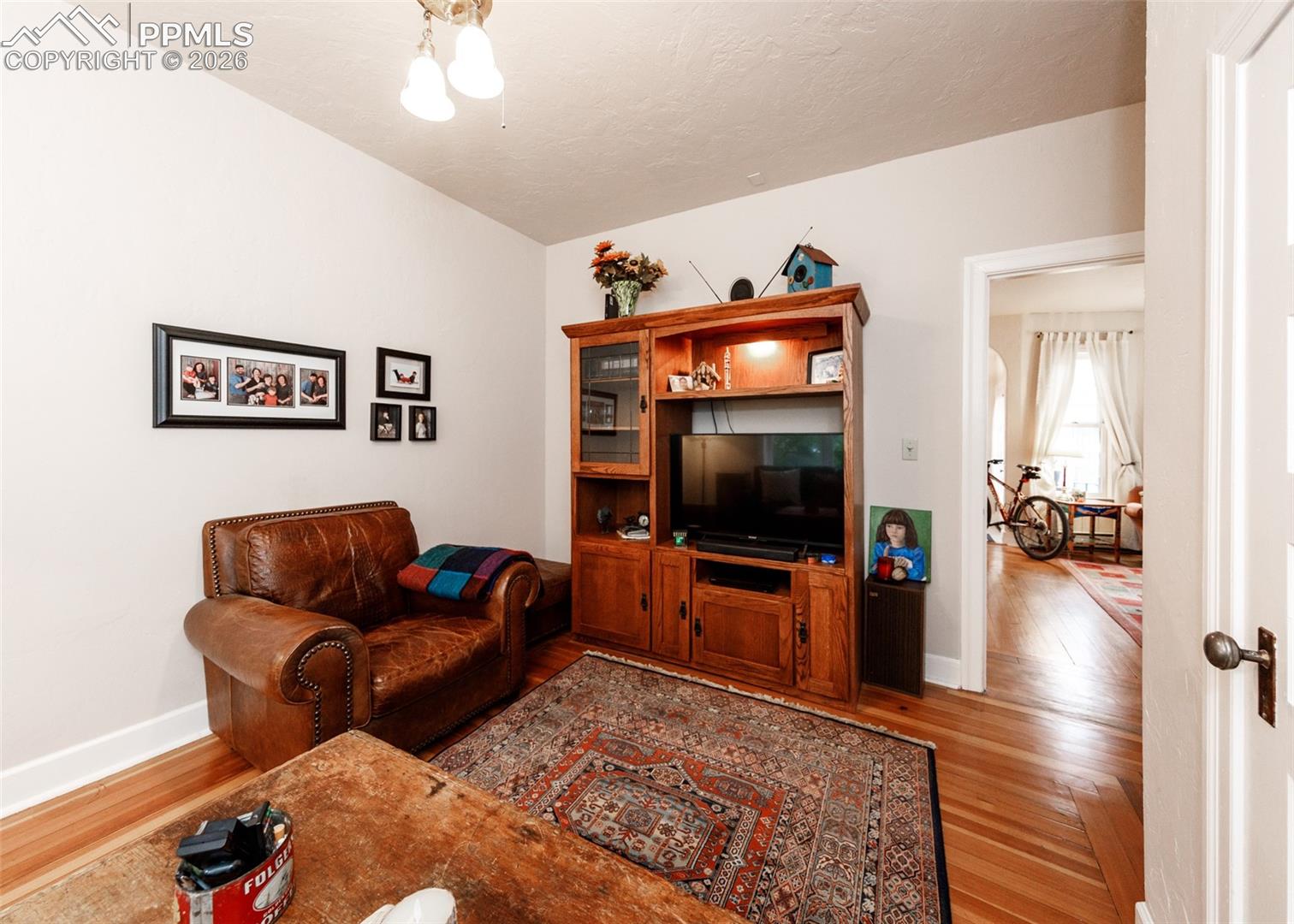 Bedroom/Sitting Room Main Level
