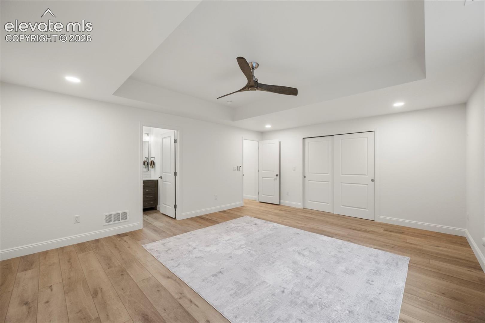Tray ceiling with recessed lighting and ceiling fan