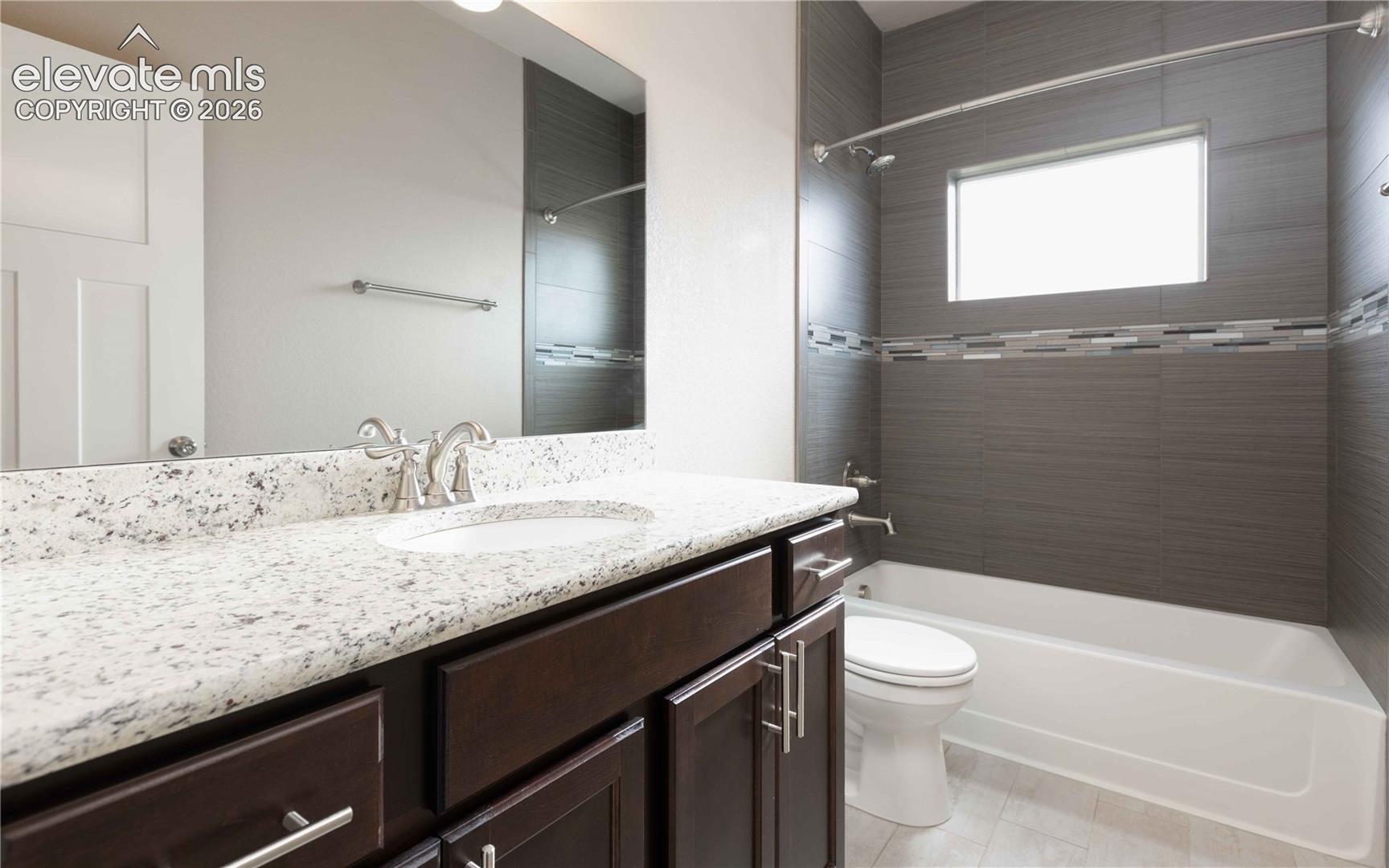 Hall bathroom between 2nd and 3rd bedrooms