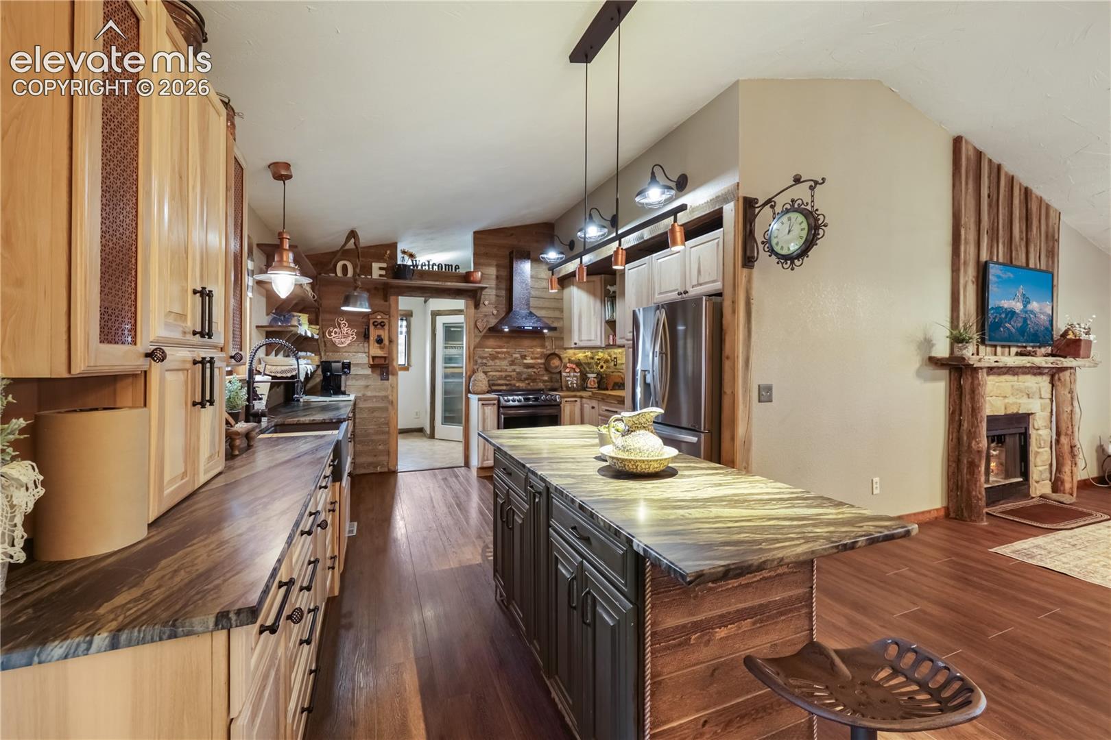 Updated Kitchen! Island!