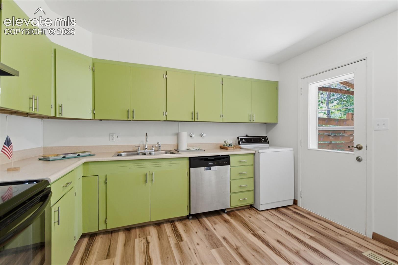 Photo 10 of 110 N Brentwood Drive, Colorado Springs