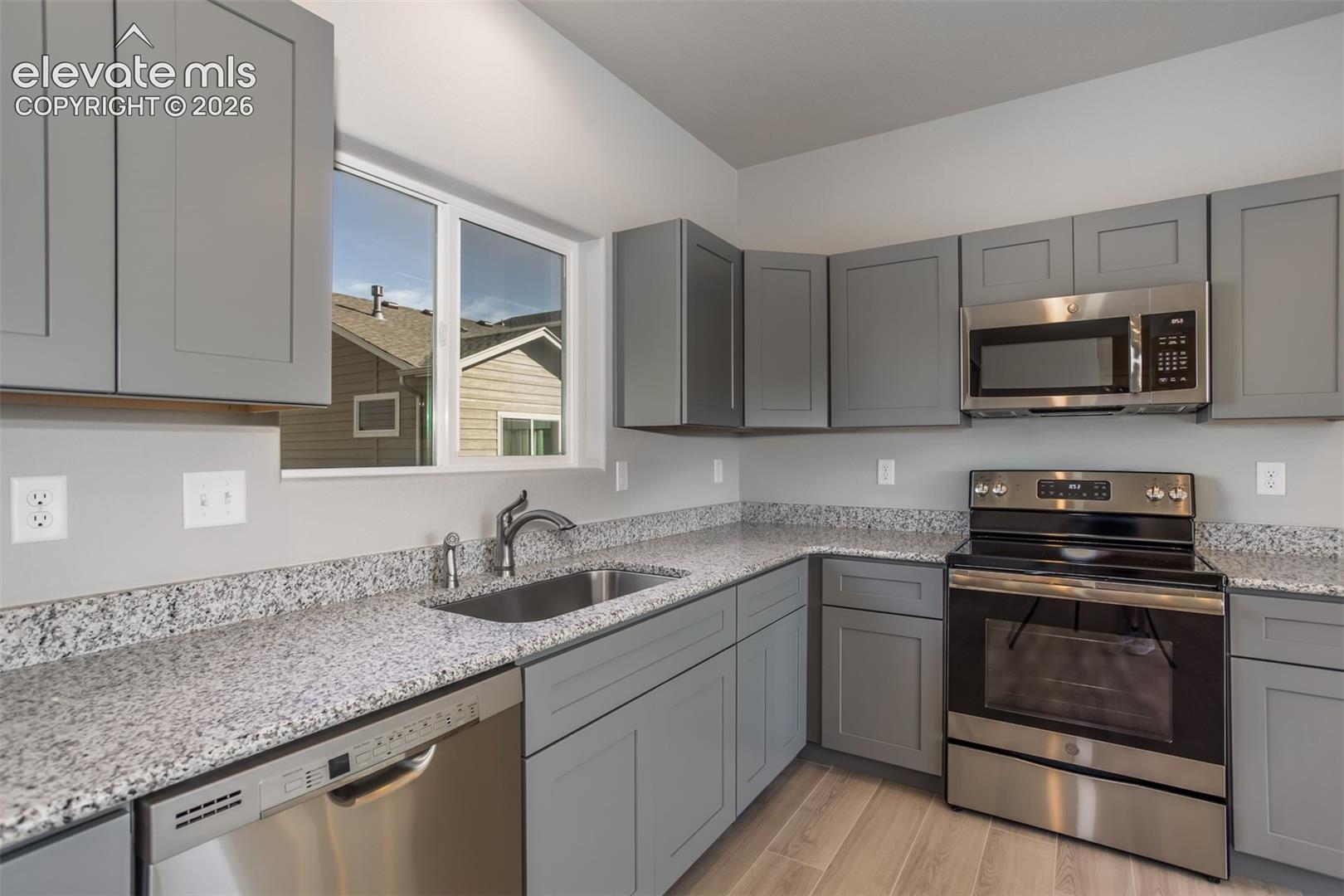 2135 Outfitters Grove — photo 4