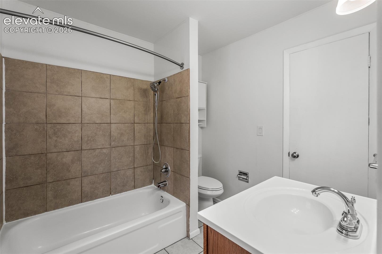 Upper Level Full Bath