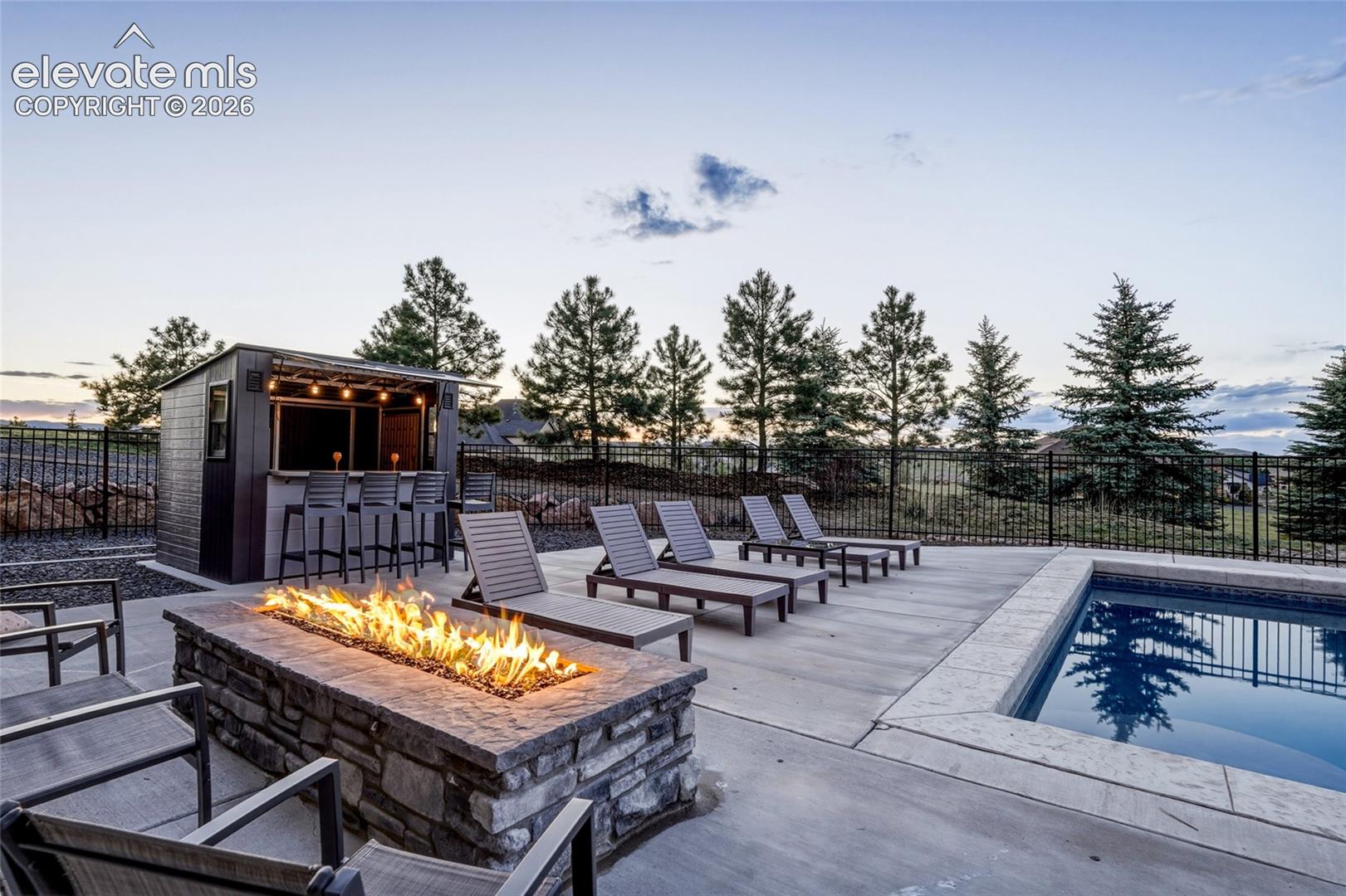 Pool/firepit