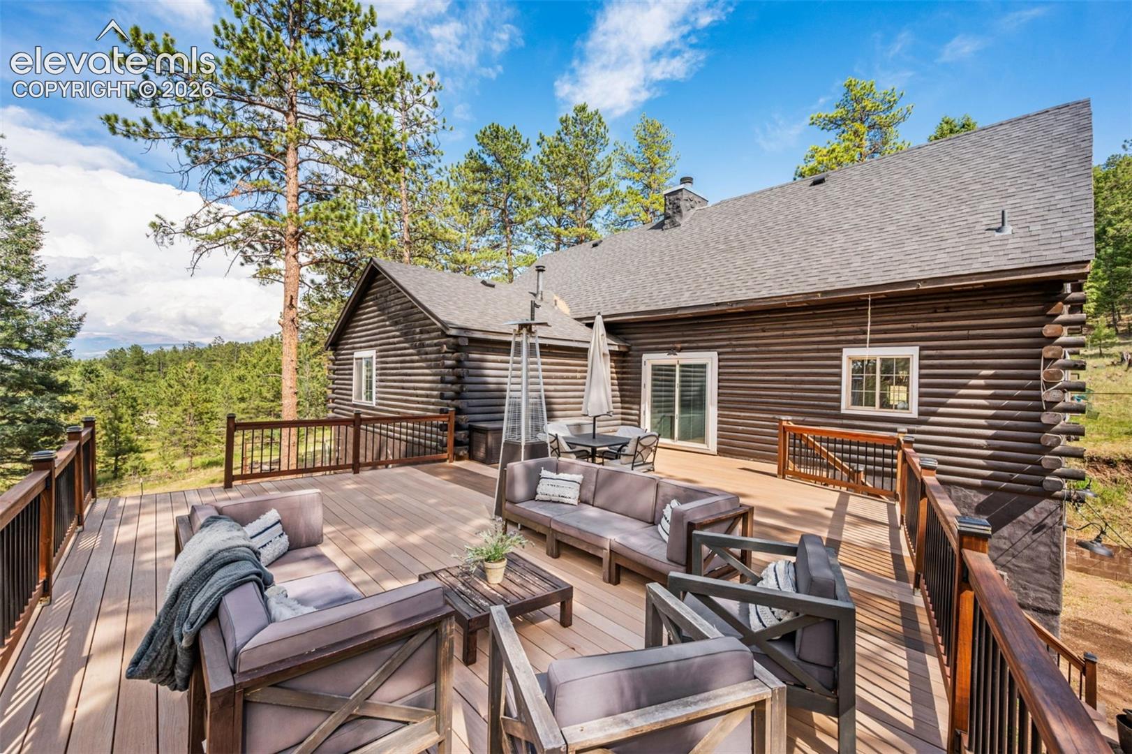 deck is off kitchen/great room