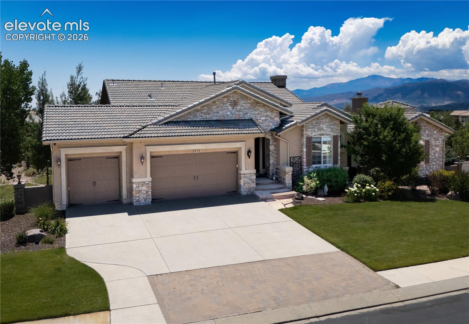 2313 Rainbows End Point