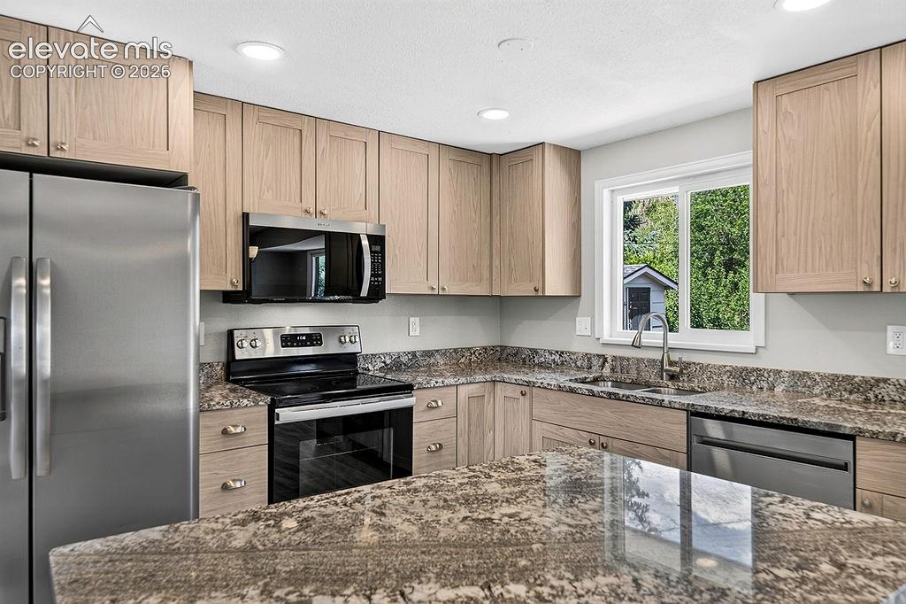Photo 11 of 320 Cranbrook Circle, Colorado Springs