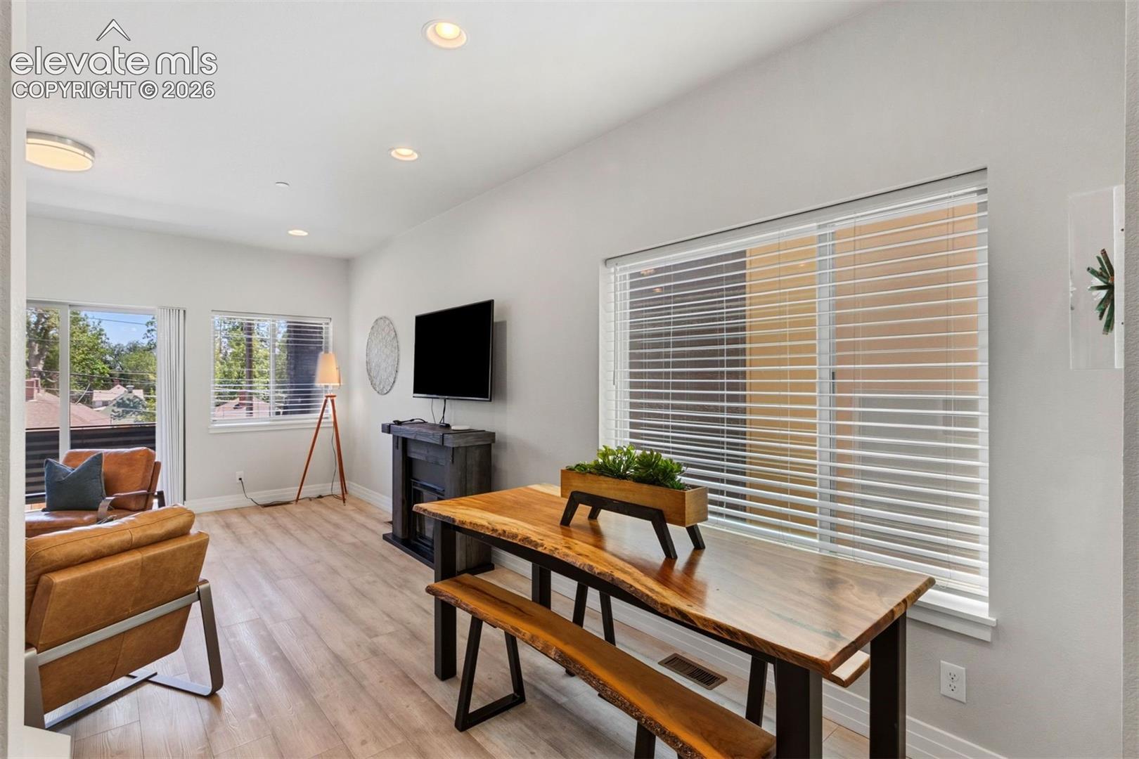 Separate dining area off kitchen