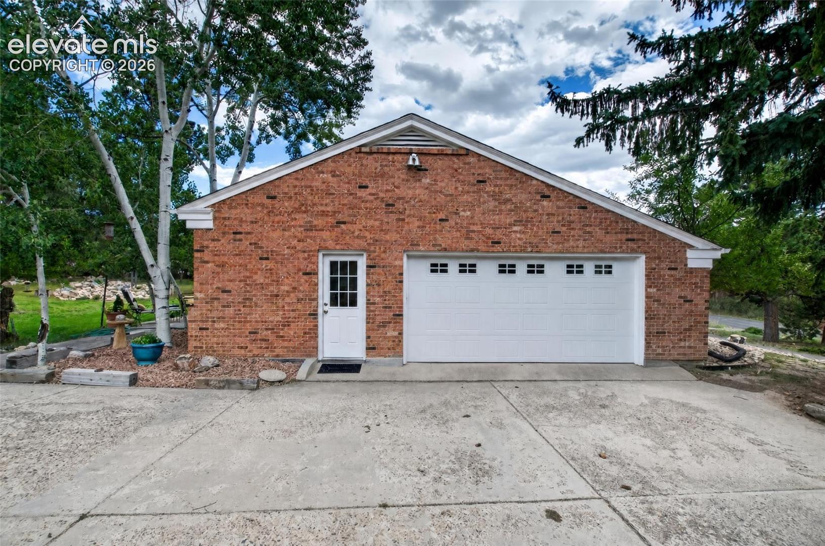 Spacious 2 car garage