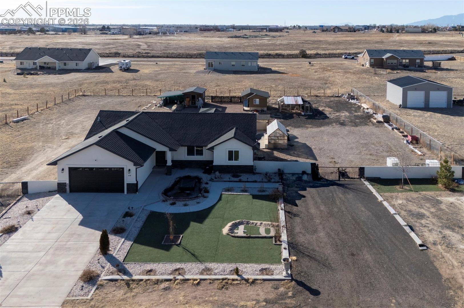 40 E Lyons Dr, Pueblo, CO 81007