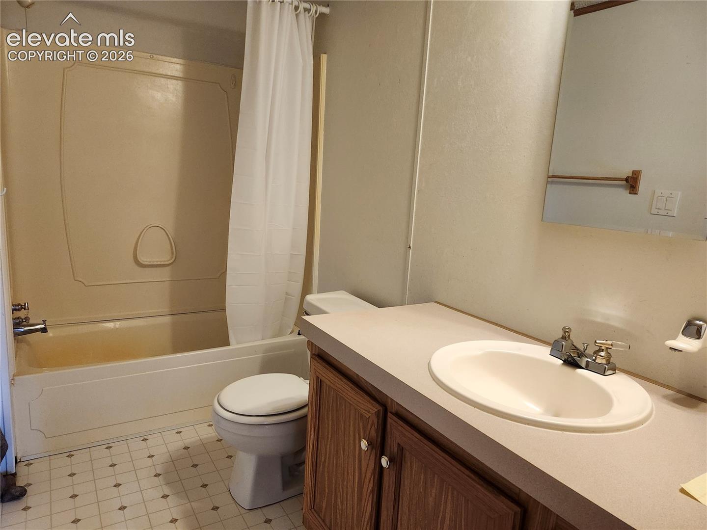 400 Pikes Peak Ln, Florissant, CO 80816