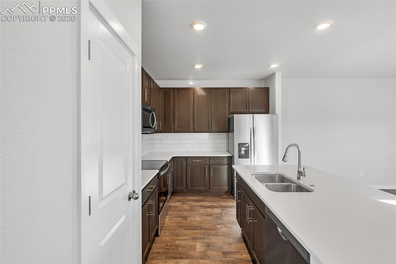 Lower level unit