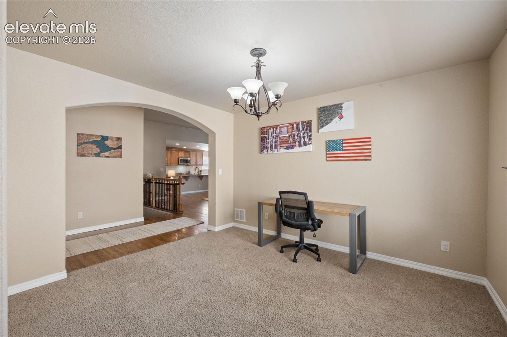 can also be used as an office or playroom