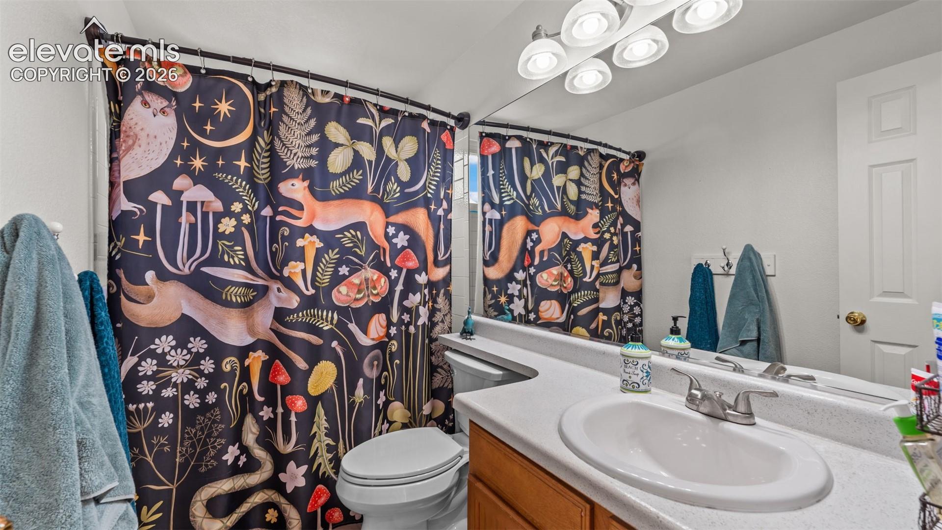 Single vanity with an integrated sink and laminate countertop