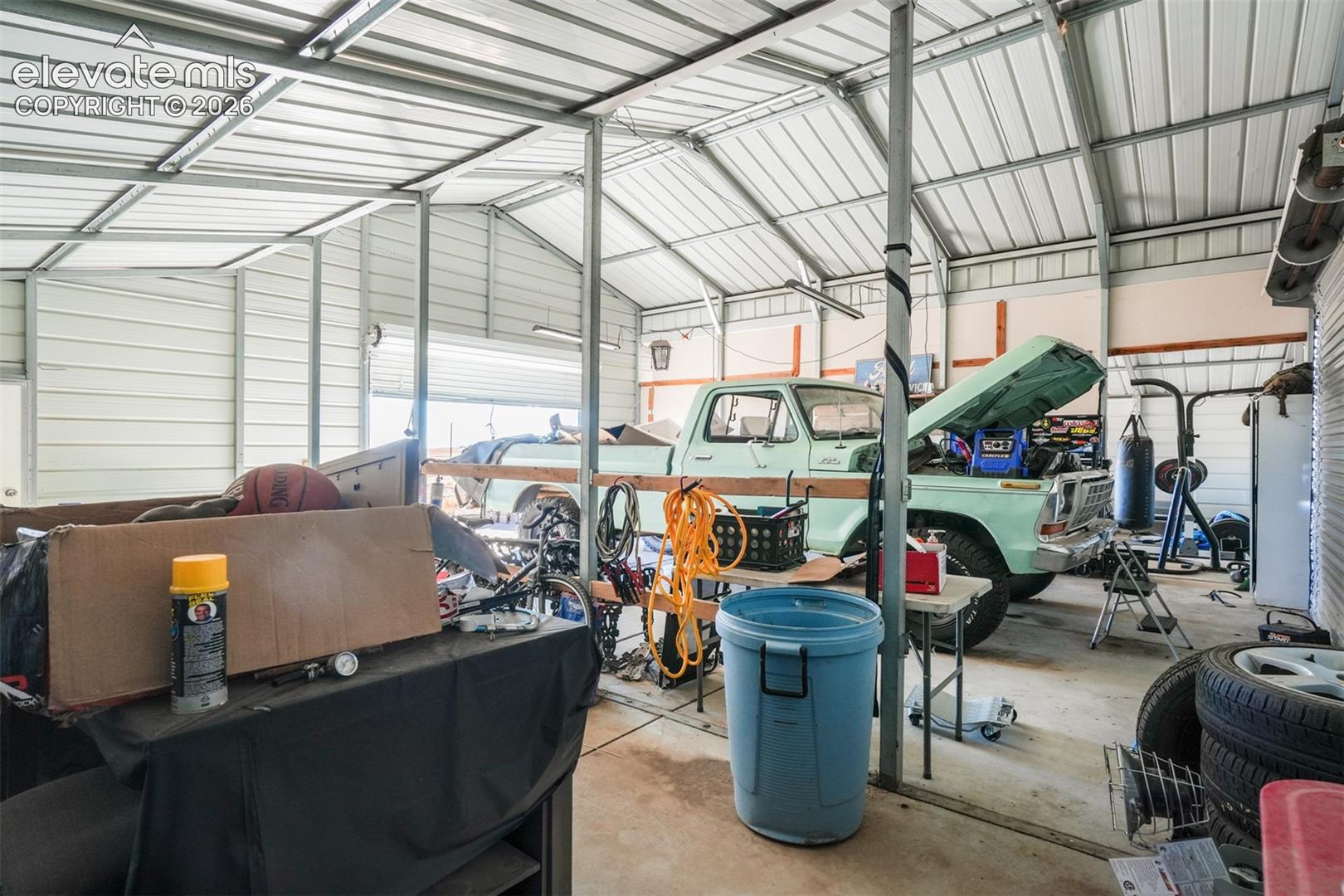 Garage
