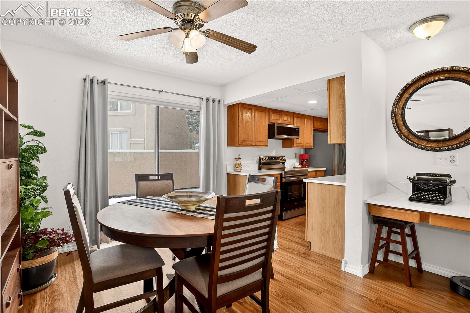 Walk-out dining area