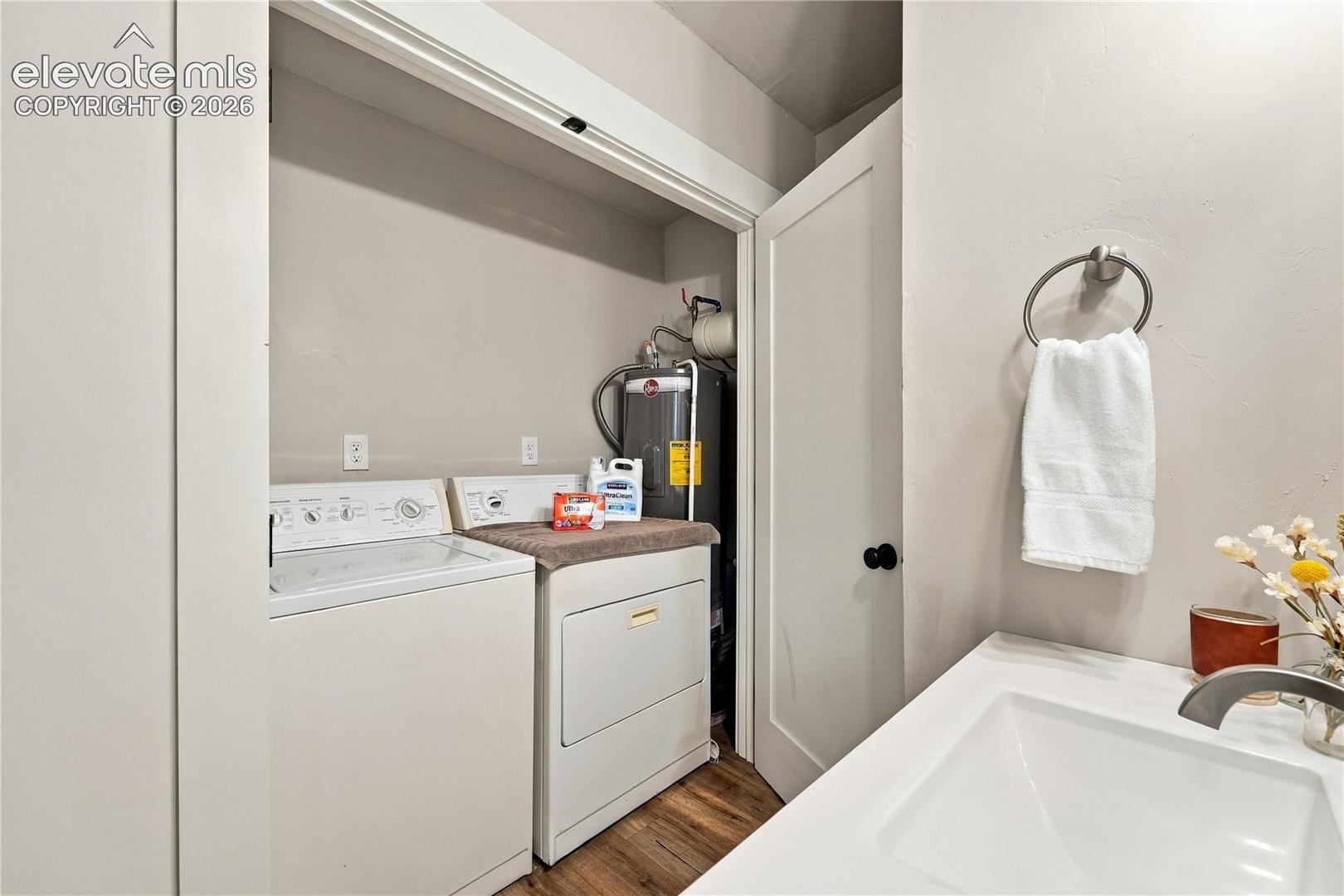Laundry area within the  full bathroom. 