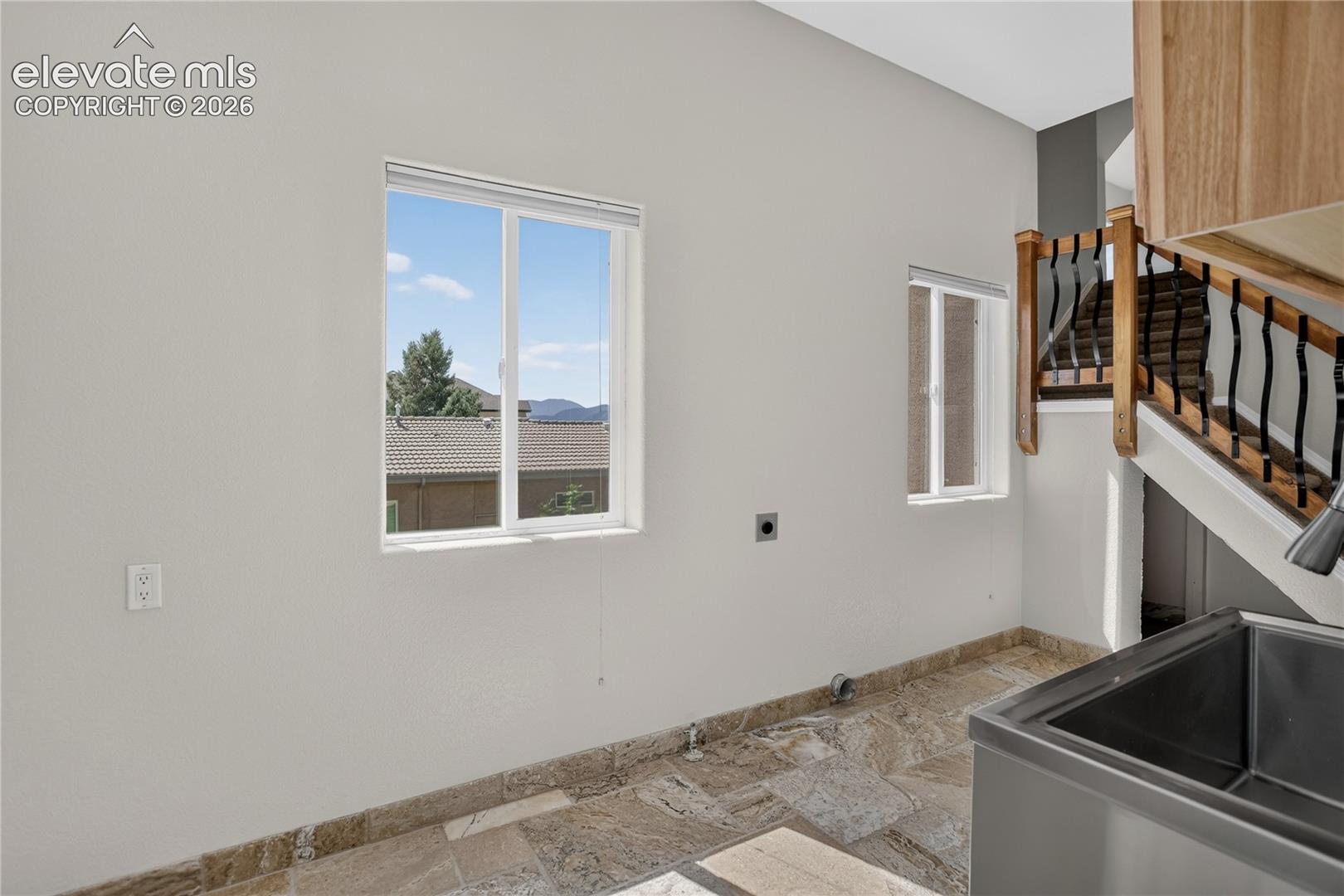 Large laundry space (14x8) w/ both gas & electric hook-ups