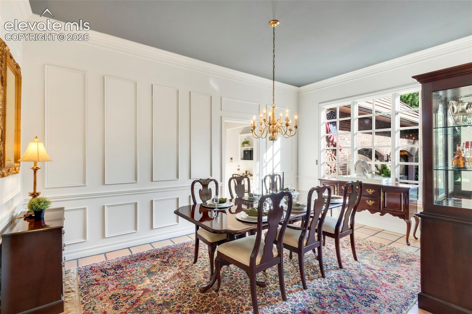 Formal separate dining room