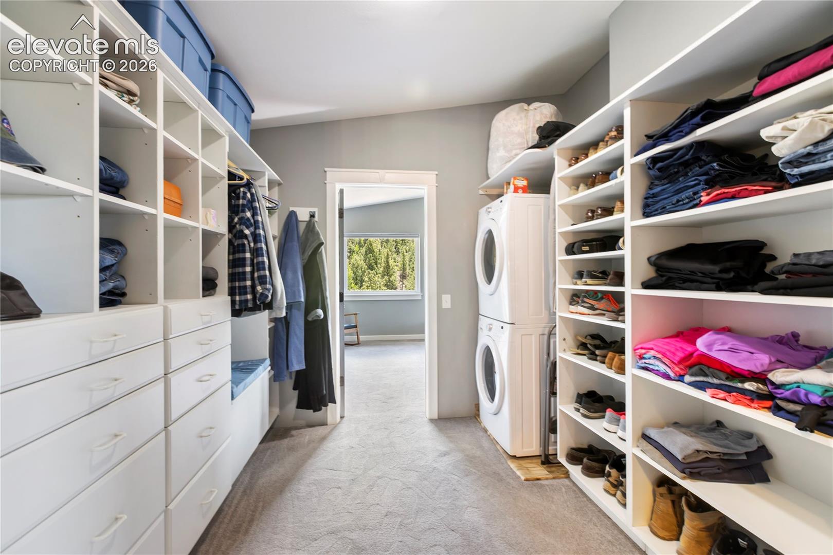 'Secret entrance' to the Primary via a walk in closet with laundry