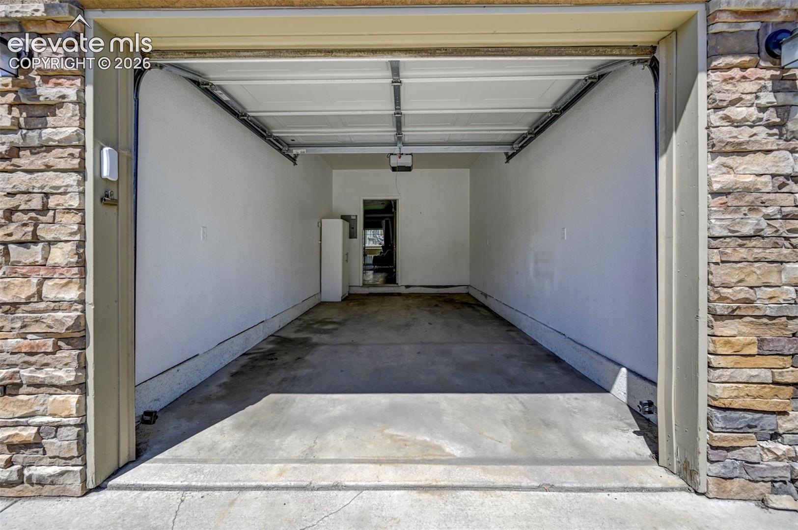 Large 1 car garage w/ direct access to home