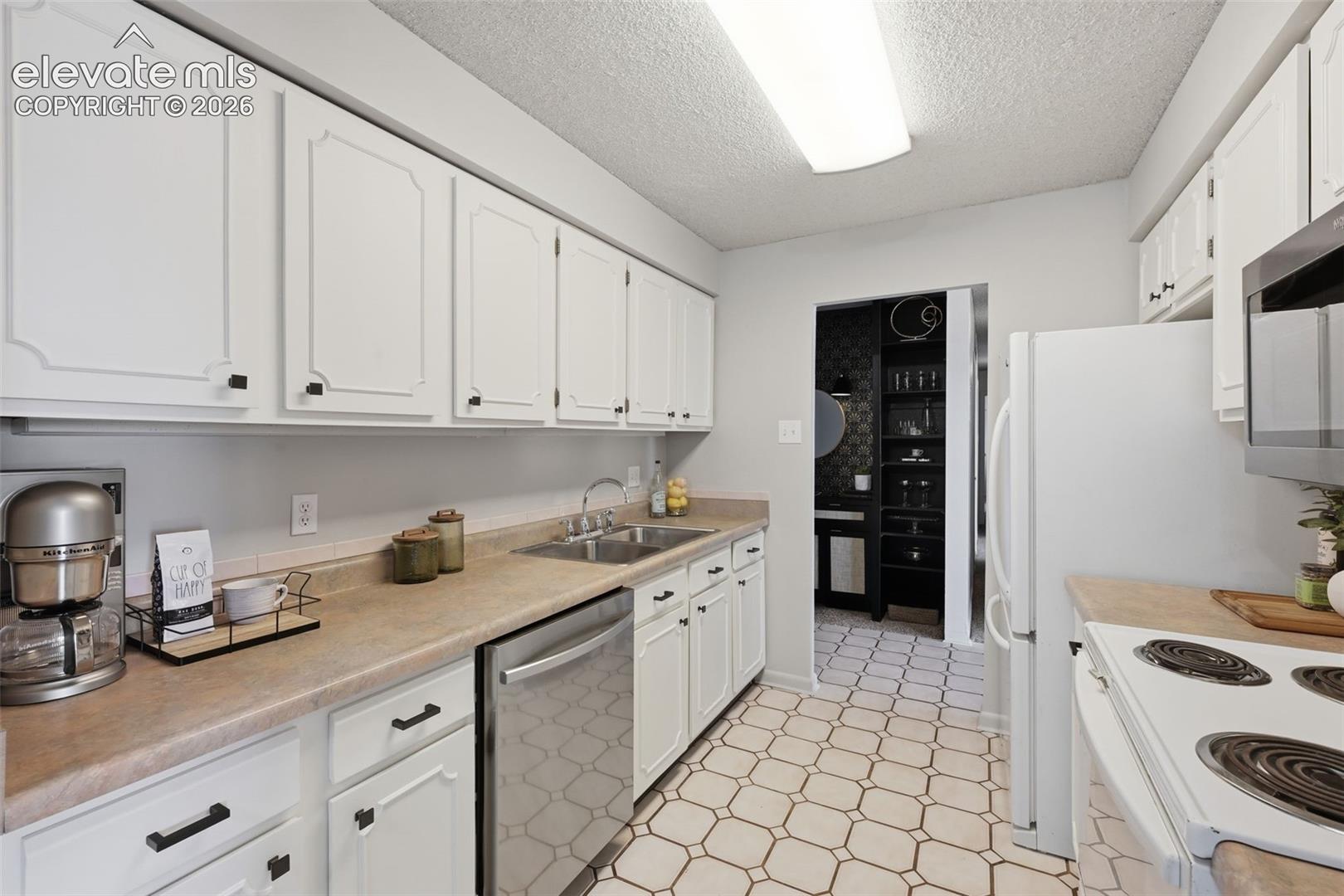 Photo 10 of 411 Lakewood Circle #B614, Colorado Springs